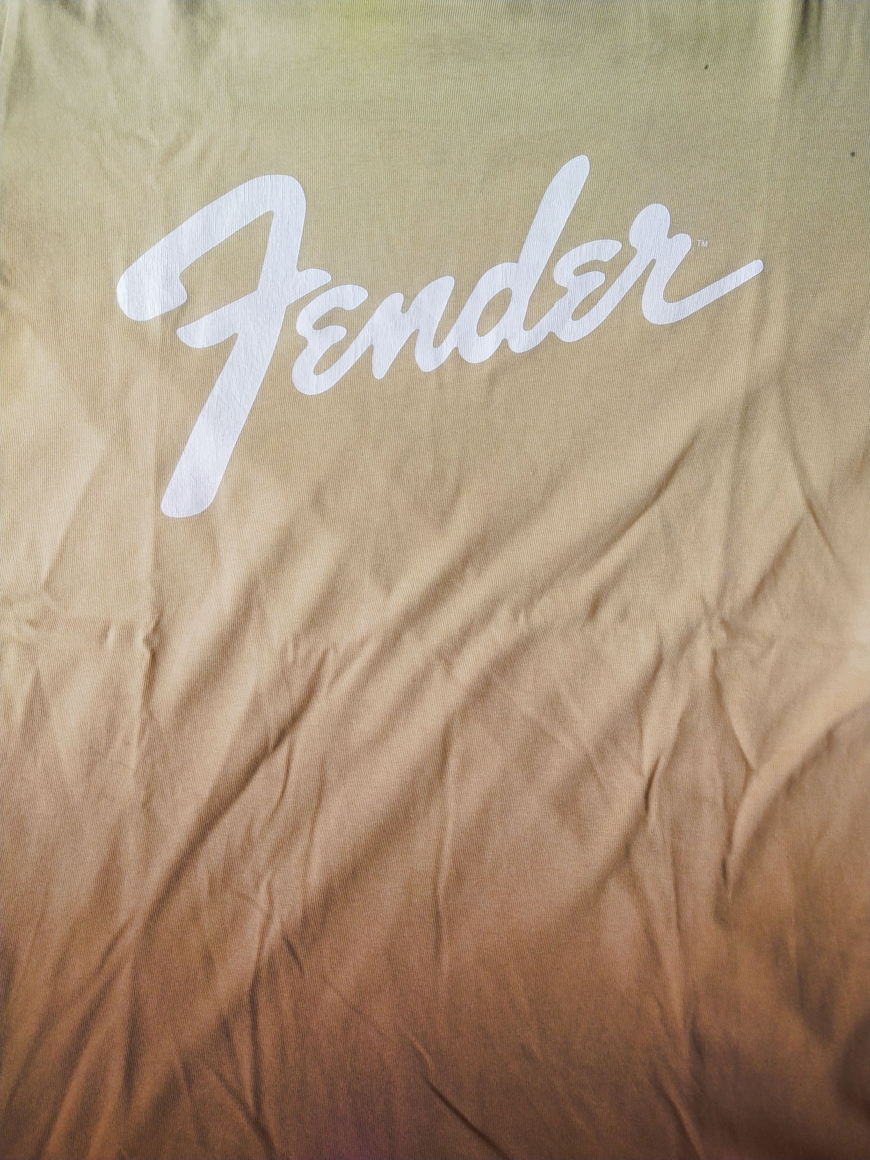 Band Tees Fender x Uniqlo Guitar Rock and Roll Graphic Tee Size US M / EU 48-50 / 2 - 2 Thumbnail