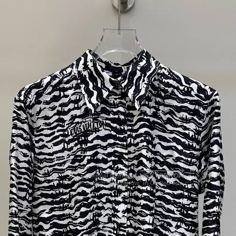 Louis Vuitton Louis Vuitton Black and white tiger stripe silk mulberry s Size XS / US 0-2 / IT 36-38 - 3 Thumbnail