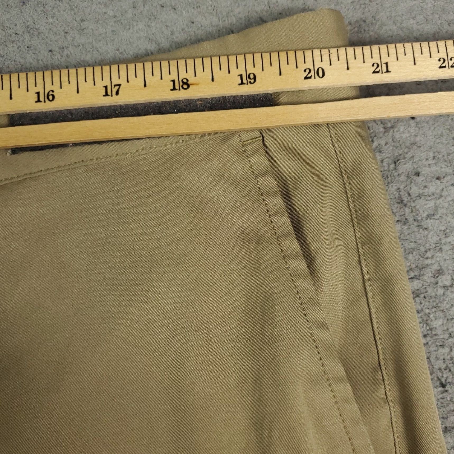 Nike Nike Shorts Mens Size 40 Beige Golf Dri Fit Casual Flat Front Chino Size US 40 / EU 56 - 4 Thumbnail