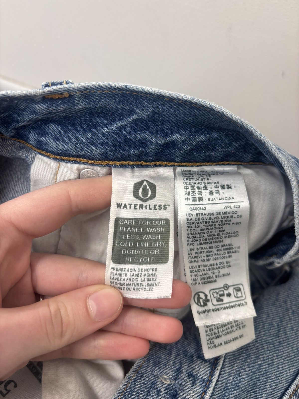 Levi's Levi’s 501 ‘90s Men’s Blue Straight Fit Selvedge Denim Jeans Size US 31 - 16 Thumbnail