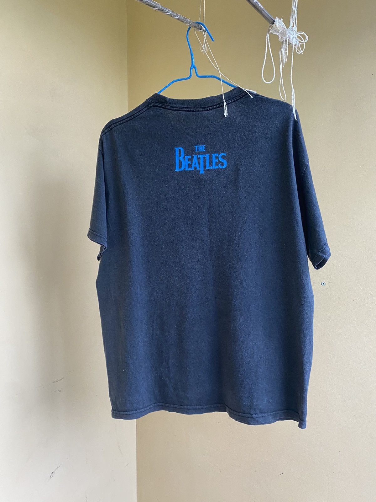 Band Tees × Vintage Vintage 2005 The Beatles Sun Faded Band T-shirt Size US L / EU 52-54 / 3 - 6 Thumbnail