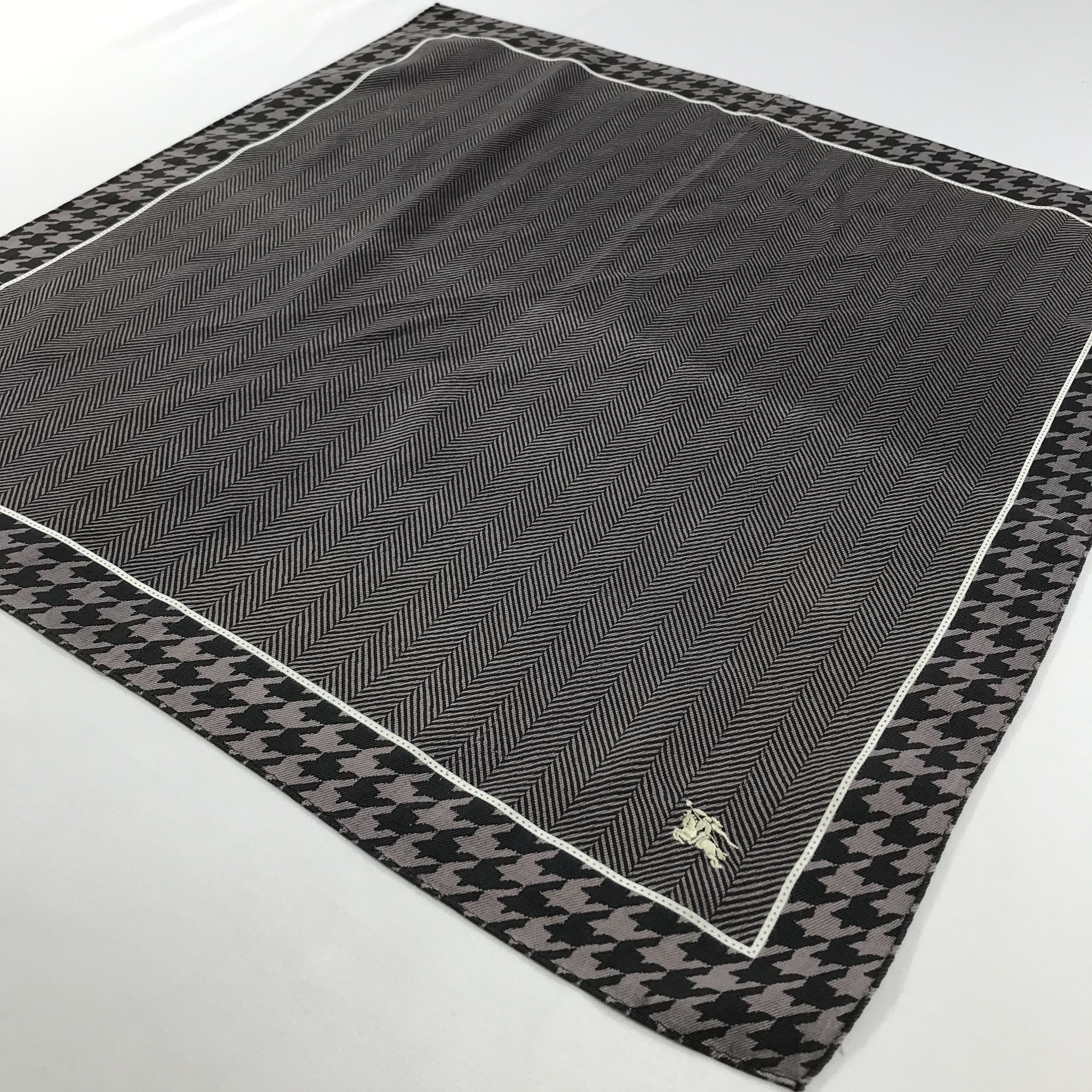 Burberry × Vintage Burberry Bandana / Handkerchief / Neckerchief - S2453 Size ONE SIZE - 1 Thumbnail