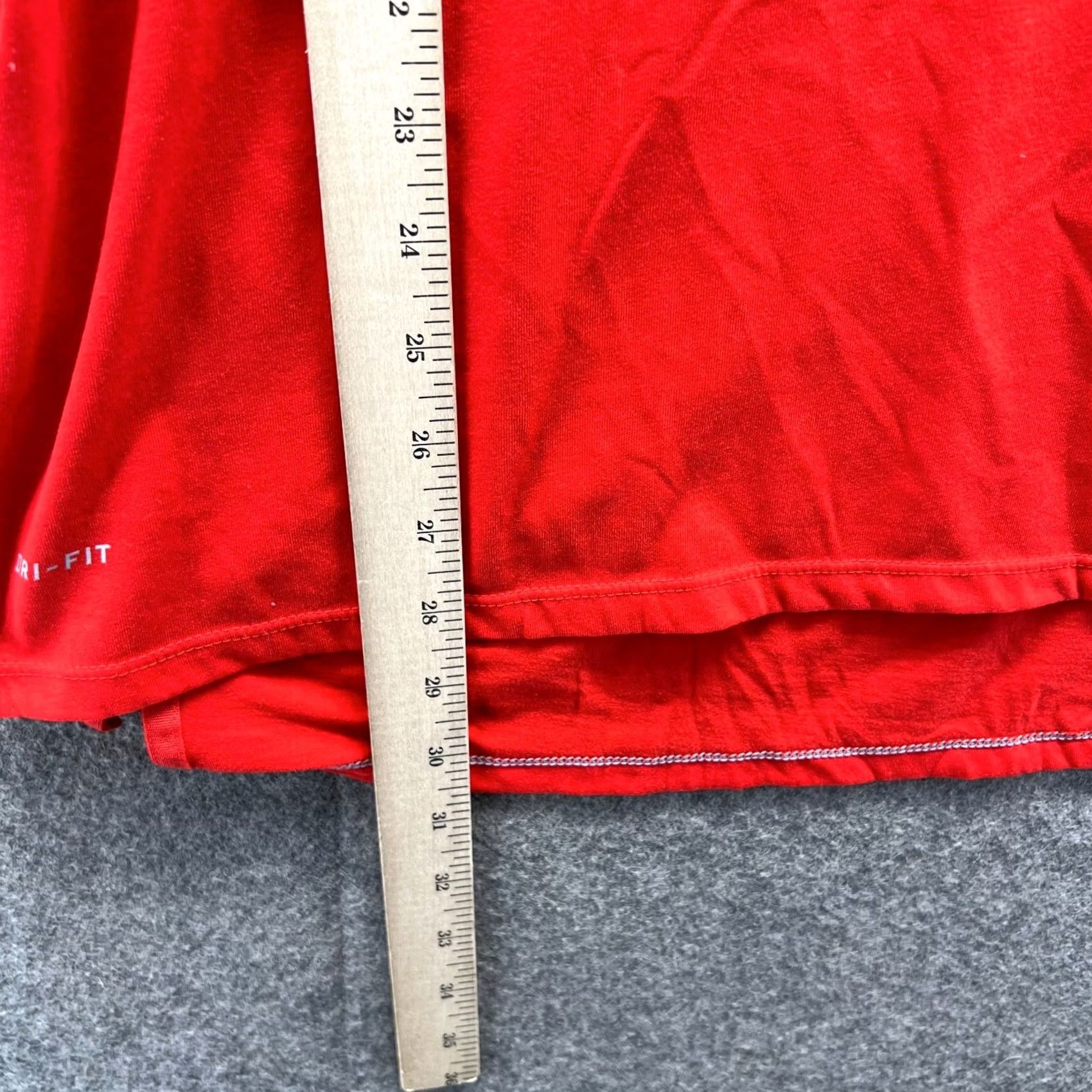 Nike VINTAGE Nike Shirt Mens XL Crimson Red Jersey Swoosh Logo V-Neck T-Shirt Sports Size US XL / EU 56 / 4 - 4 Thumbnail