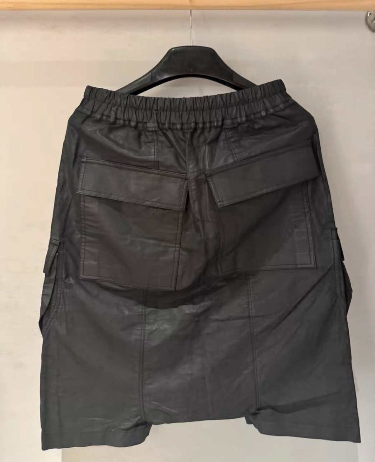Rick Owens Rick Owens 25SS Mainline Cargo Pods Waxed Shorts Size US 30 / EU 46 - 2 Thumbnail