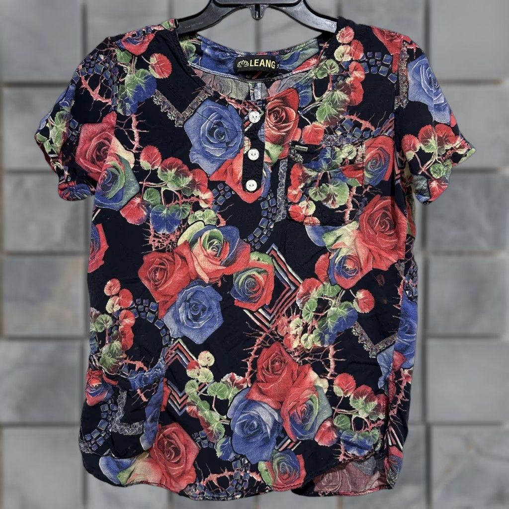 Vintage VINTAGE LEANG Shirt Womens M Black Rose Floral Henley Short Sleeve Button Front Size M / US 6-8 / IT 42-44 - 1 Thumbnail