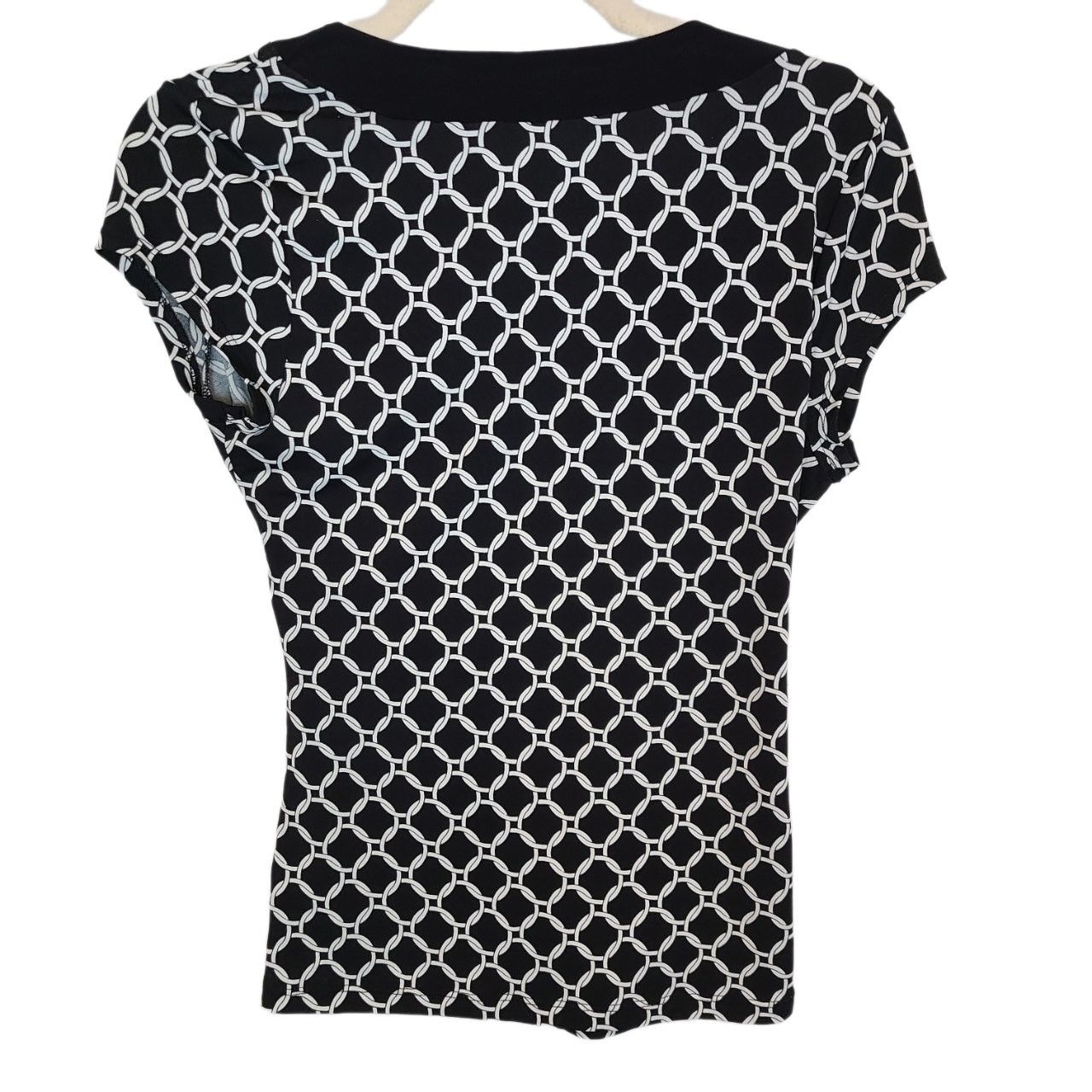 White House Black Market White House Black Market Surplice Top Sz S Classic Geometric Size S / US 4 / IT 40 - 6 Thumbnail