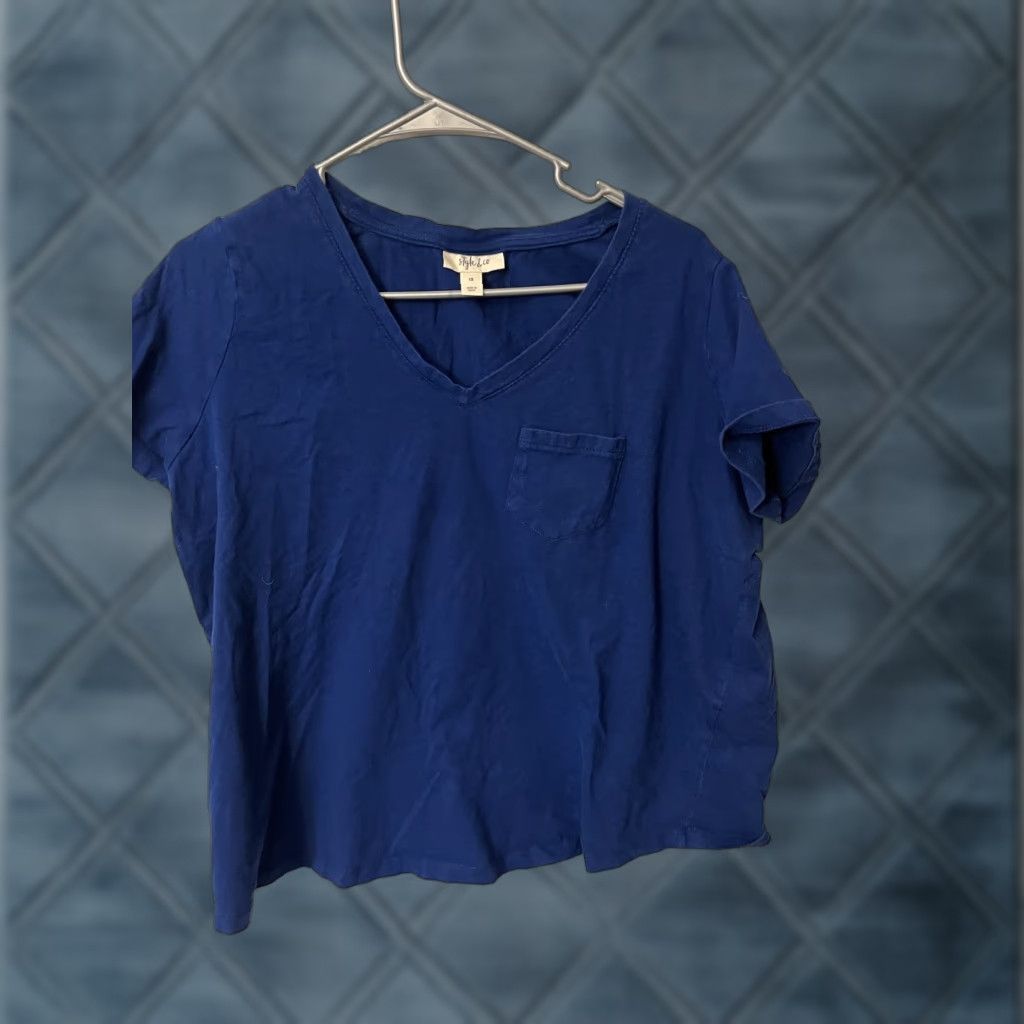 Vintage Style & Co T-Shirt Womens V-Neck Blue 1X Blue Style & Co V-Neck T-Shirt Women Plus 1X Blue 1X Womens Size XL / US 12-14 / IT 48-50 - 1 Thumbnail