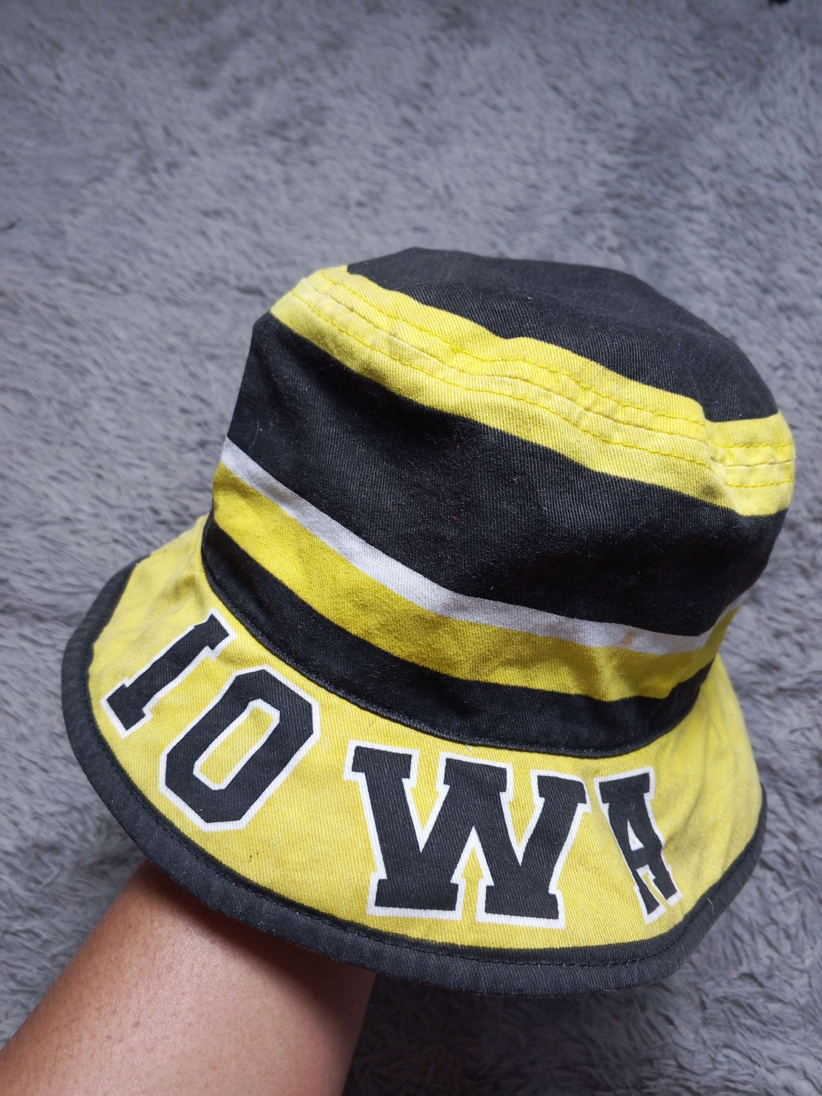 Vintage Vintage IOWA Bees Bucket Hat Japan Brand Size ONE SIZE - 2 Thumbnail