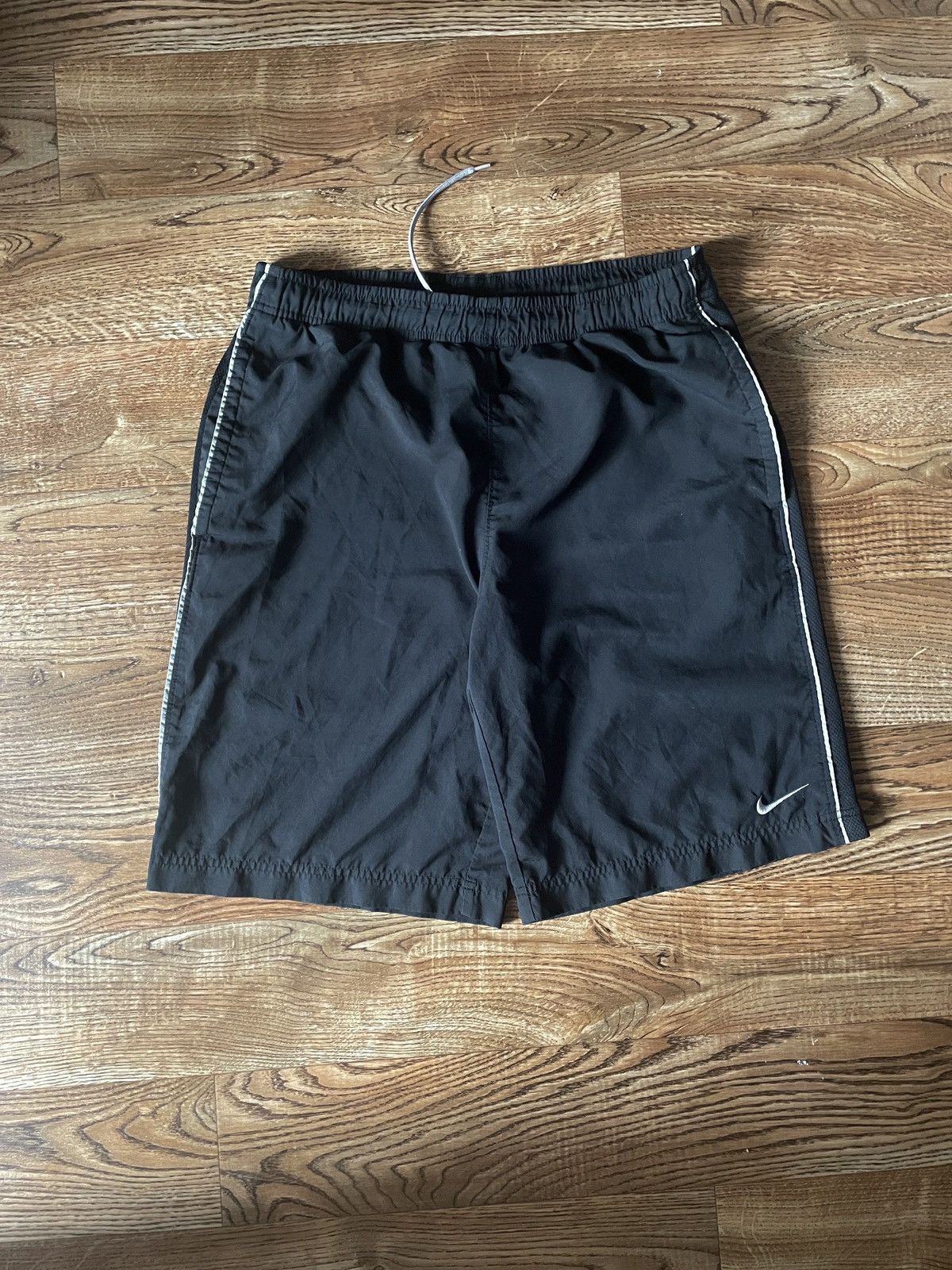 Nike Vintage Nike shorts streetwear swoosh casual y2k size M Size US 32 / EU 48 - 1 Thumbnail