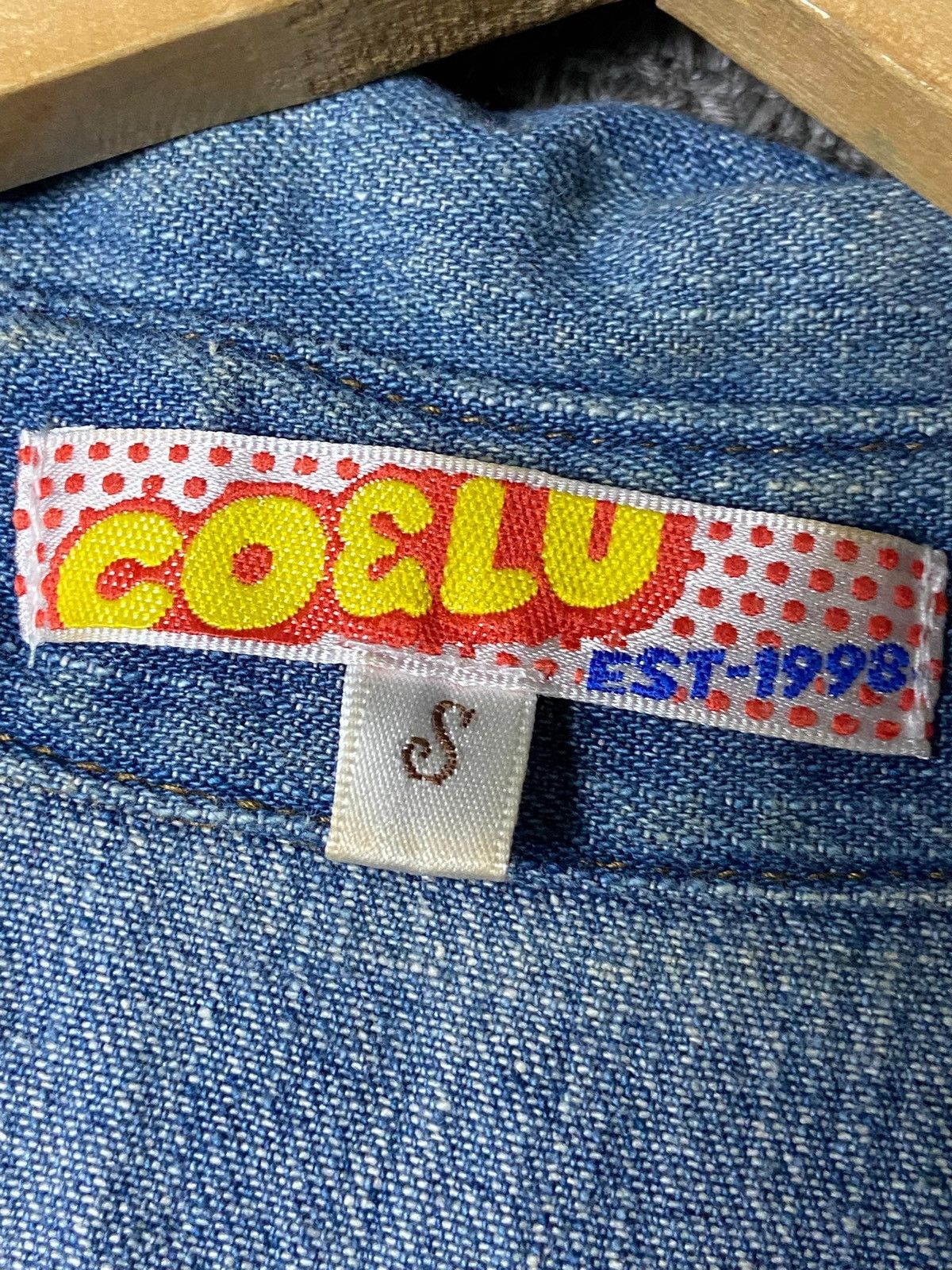 Japanese Brand Coco & Lulu Embroidered Sleeveless Denim Jacket (164) Size S / US 4 / IT 40 - 9 Thumbnail