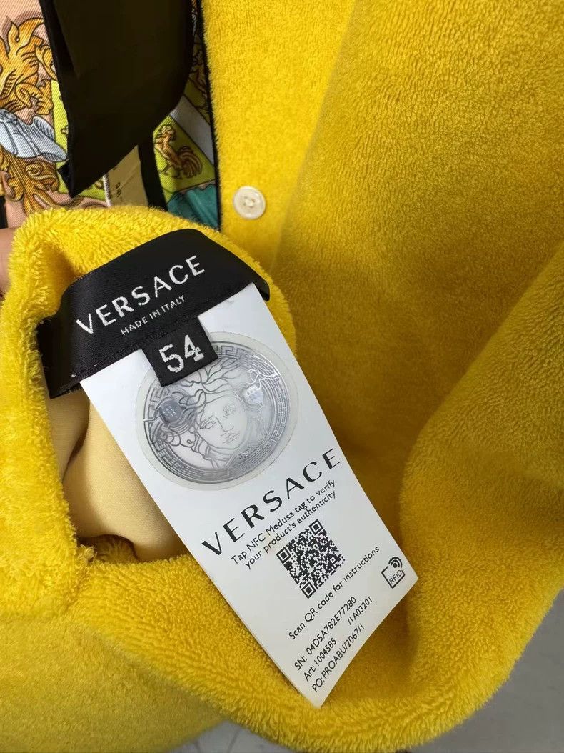 Versace Versace Wear a baroque gold short-sleeved shirt on both si Size US L / EU 52-54 / 3 - 7 Thumbnail