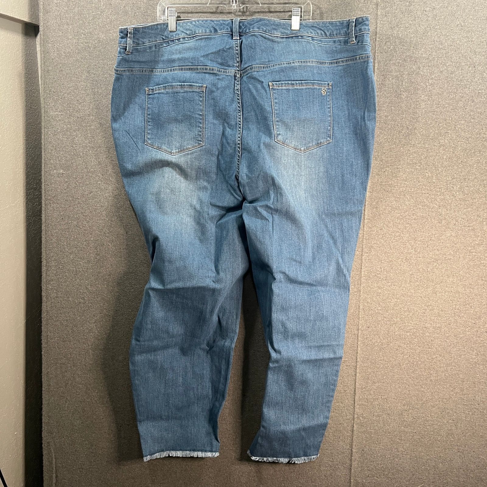 Other Susan Graver Regular Straight Ankle Jean with Frayed Hem Me Size 28" / US 6 / IT 42 - 2 Thumbnail
