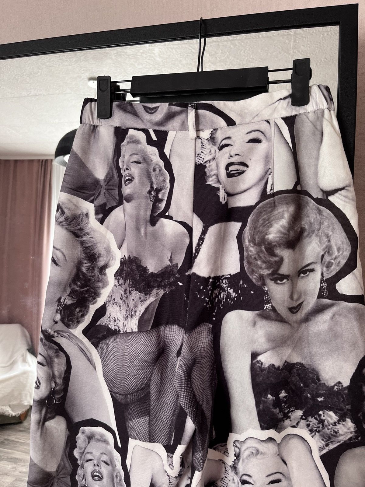 Other Marilyn Monroe All Over Print Photo Pants SHEIN Size S Size 30" / US 8 / IT 44 - 7 Thumbnail