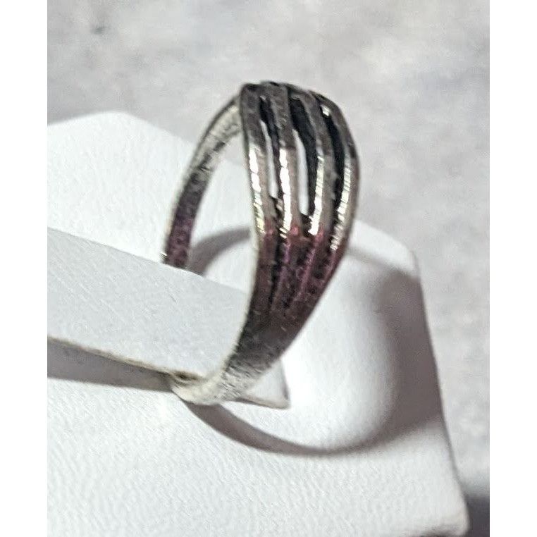Other Gothic Skeleton Hand Silver Tone Fashion Ring Size 5 1/2 Size ONE SIZE - 2 Thumbnail