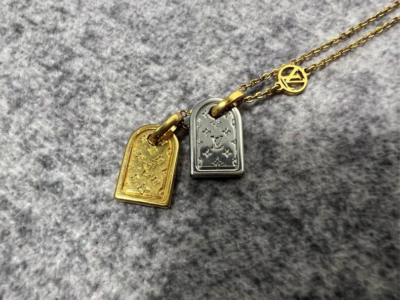 Louis Vuitton Louis Vuitton Old Flower Double Tag Necklace Size ONE SIZE - 2 Thumbnail
