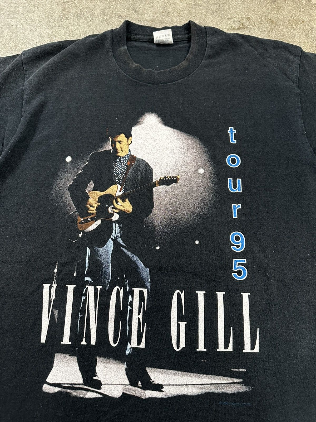 Vintage Vintage 90s Vince Gill Tour 95 Concert Band T-Shirt Size US L / EU 52-54 / 3 - 5 Thumbnail