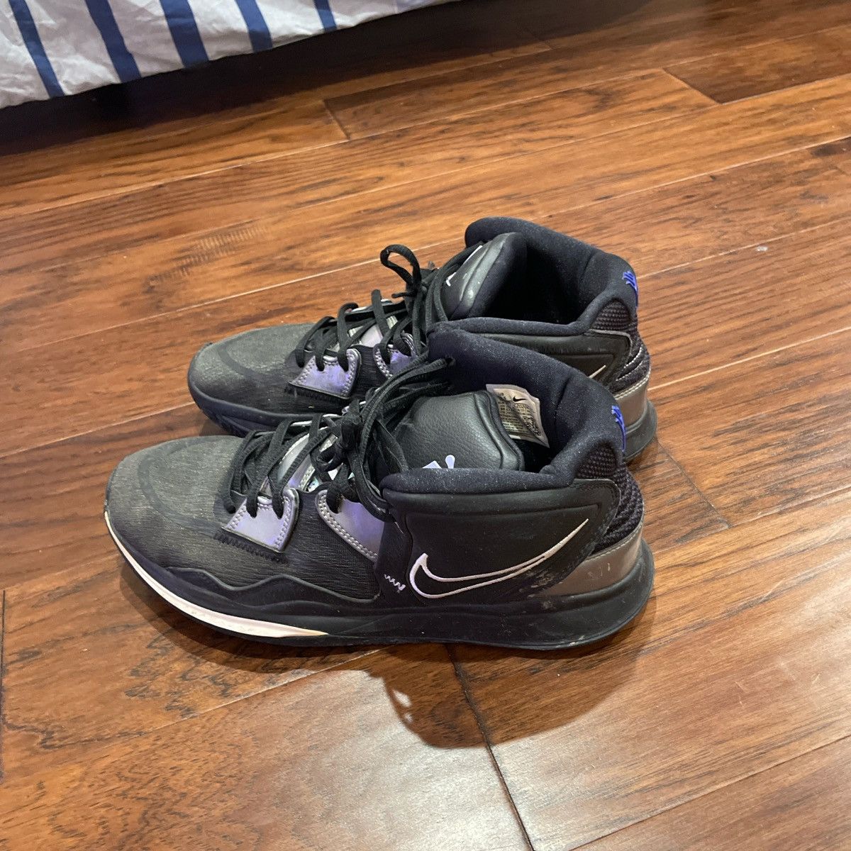 Nike nike kyrie infinity “black metallic silver” Size US 11.5 / EU 44-45 - 2 Thumbnail