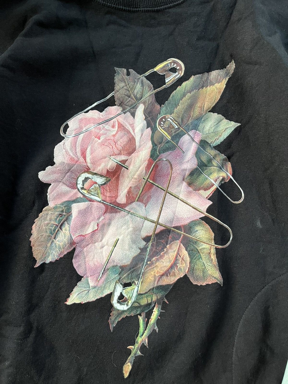 GU × Japanese Brand × Undercover RARE Undercover x Gu Flower Pin Logo Sweetshirts Japan Size US XL / EU 56 / 4 - 5 Thumbnail