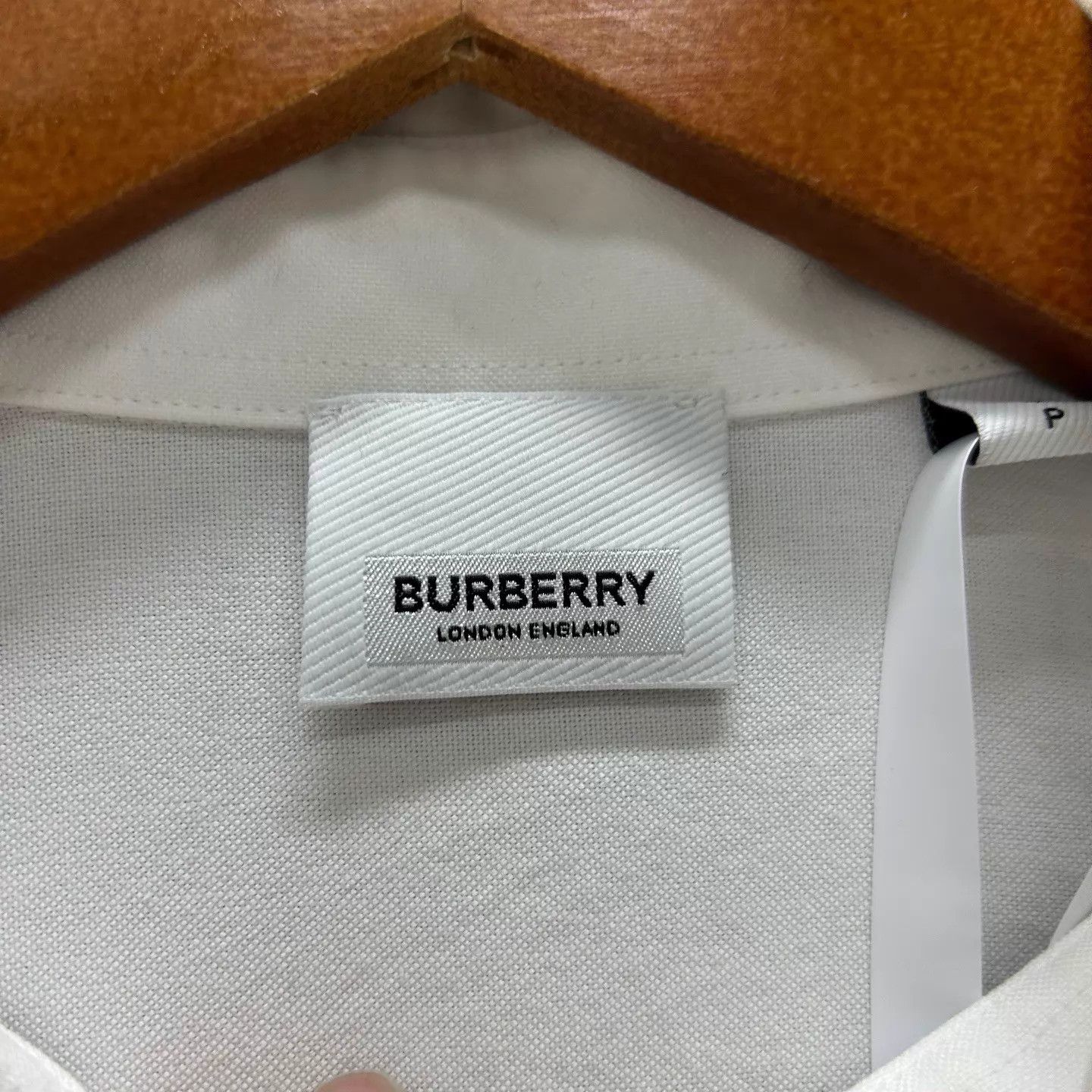 Burberry Burberry FW22 Back Logo Print Long Sleeve Shirt L 99 New Size US L / EU 52-54 / 3 - 3 Thumbnail