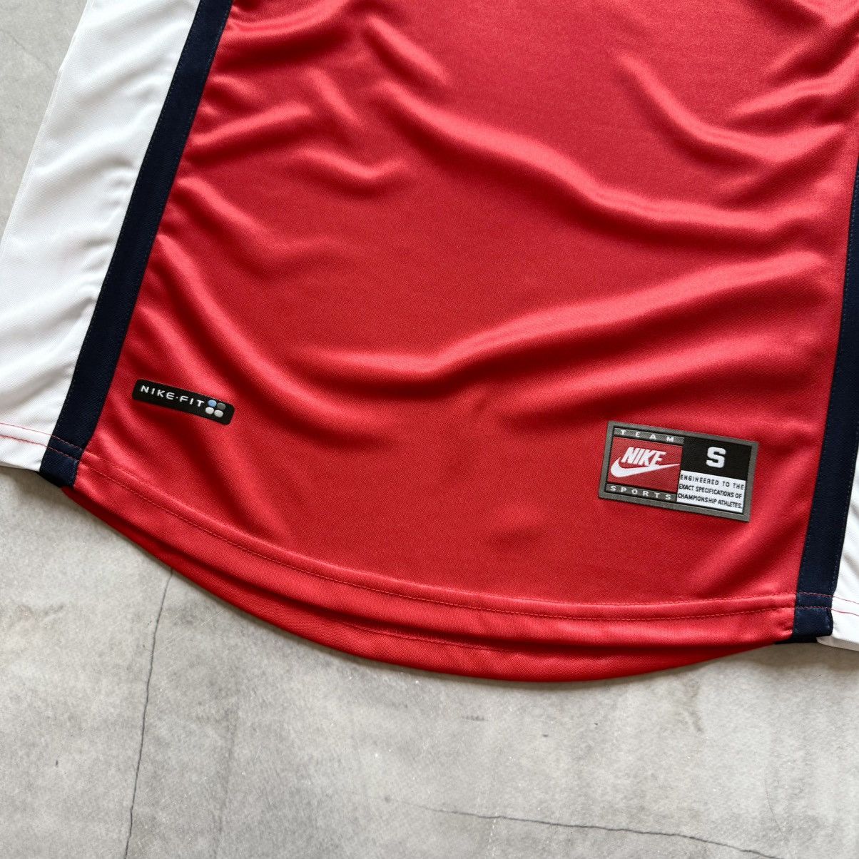 Vintage Vintage Nike Arsenal 1998-99 Home Shirt Jersey Tee Y2K Size US S / EU 44-46 / 1 - 6 Thumbnail