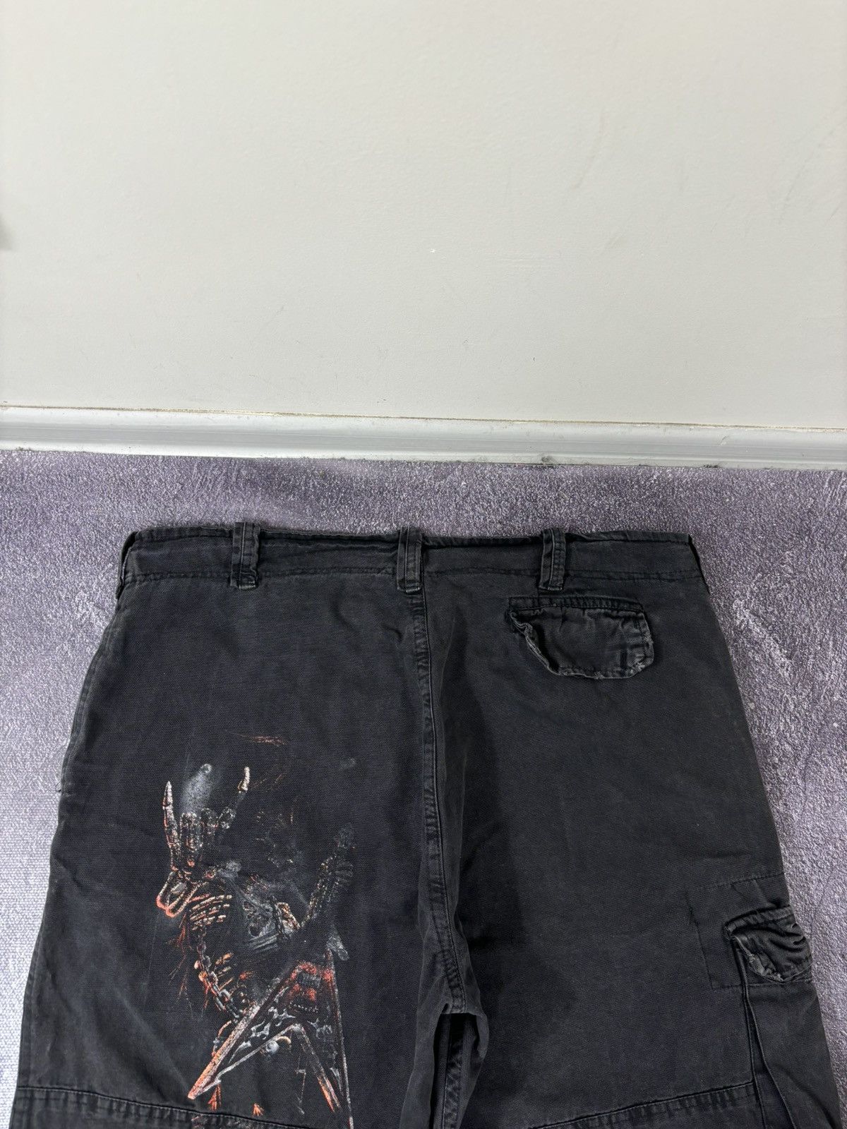 Other Vintage Spiral Death Skull Rock Hype Black Cargo Shorts Size US 38 / EU 54 - 17 Thumbnail