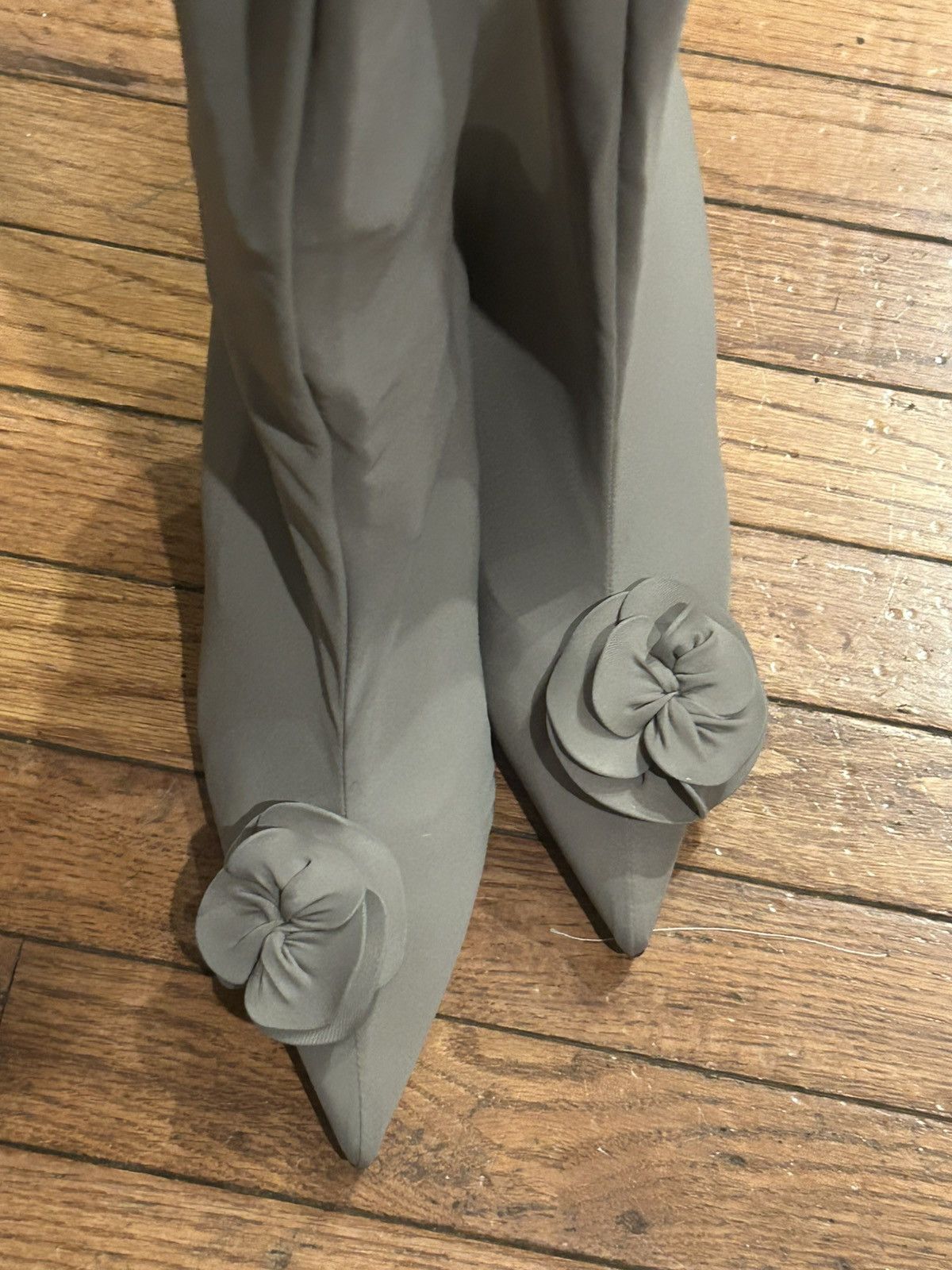 Victoria Beckham Victoria Beckham rose Appliqué Size US 10 / IT 40 - 6 Thumbnail