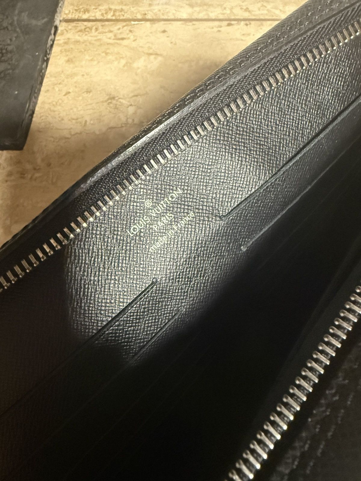 Louis Vuitton Louis Vuitton Taiga Leather Organizer Clutch Bag Black Size ONE SIZE - 5 Thumbnail