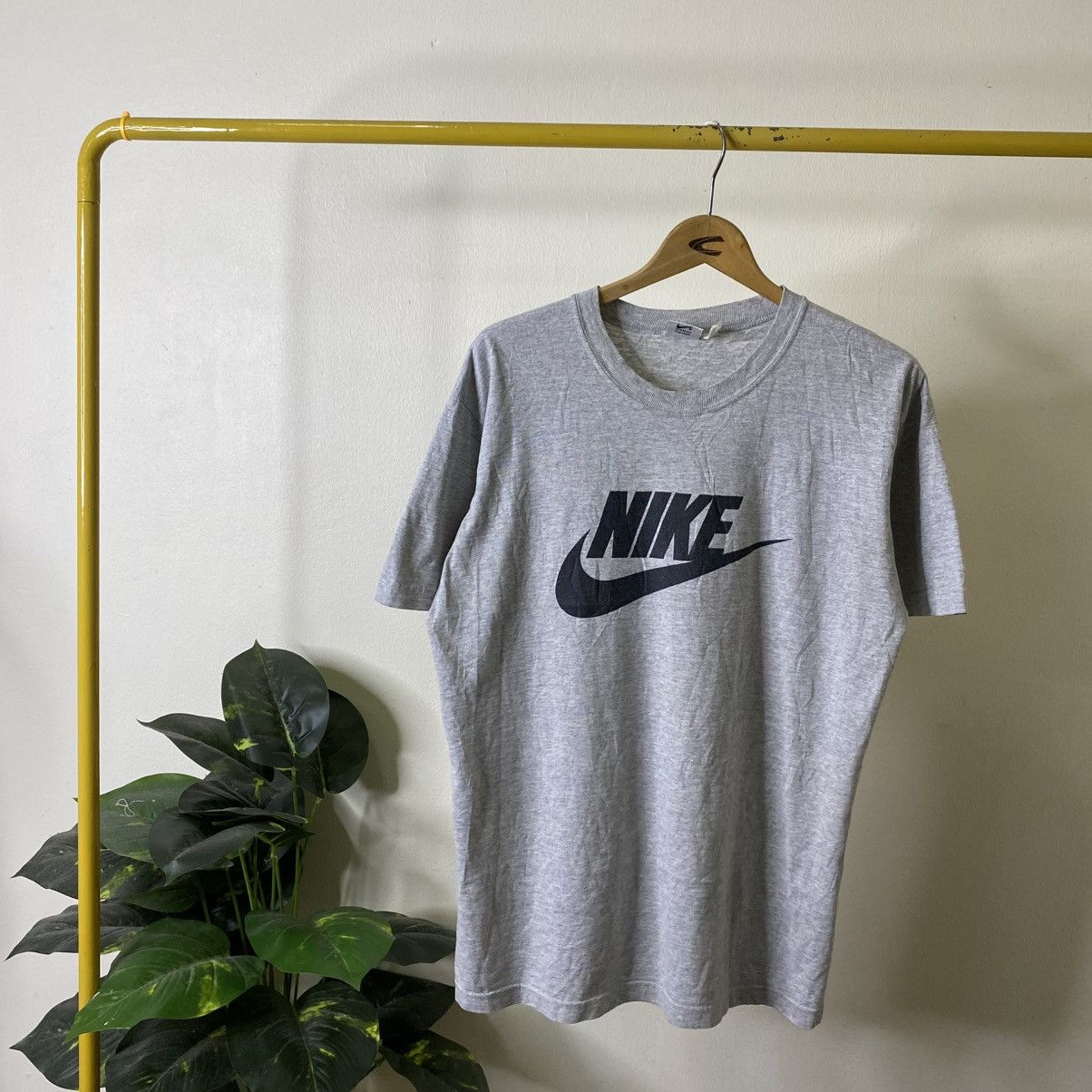 Nike Vintage 1990s Nike OG Logo Gray T Shirt Skater Streetwear Size US L / EU 52-54 / 3 - 1 Thumbnail
