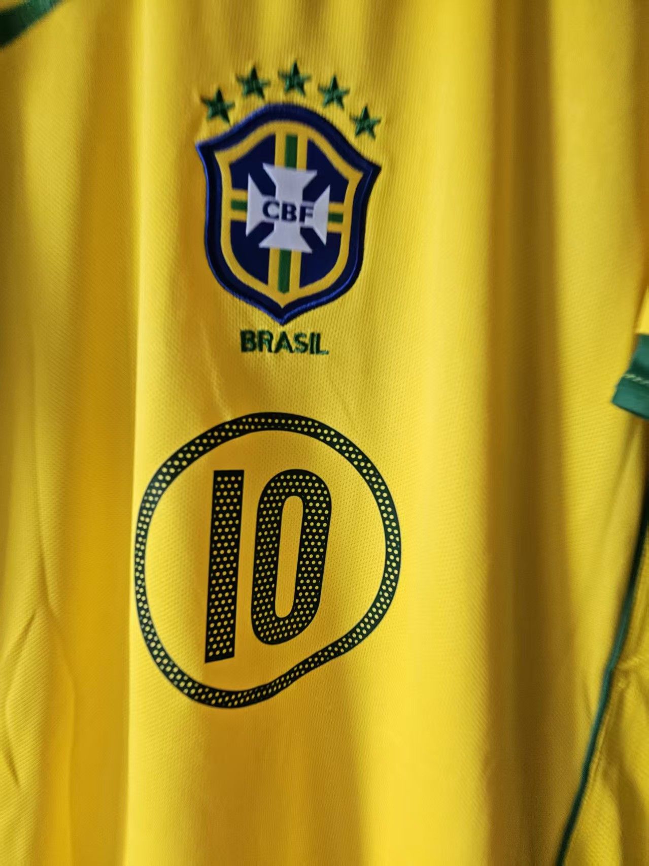 Nike 2004 Brazil #10 Ronaldinho Jersey Size US S / EU 44-46 / 1 - 4 Thumbnail