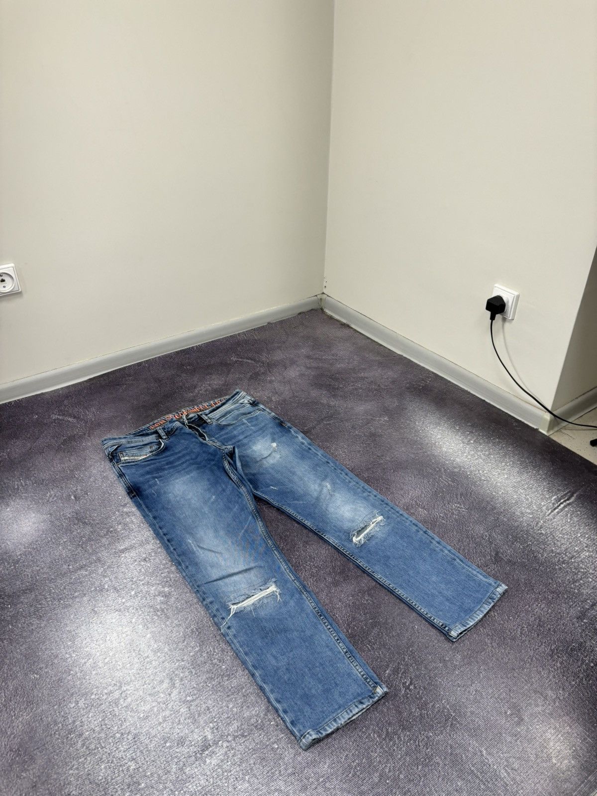 Diesel Vintage Diesel Y2K Ripped Denim Avant Garde Hype Jeans Size US 33 - 9 Thumbnail