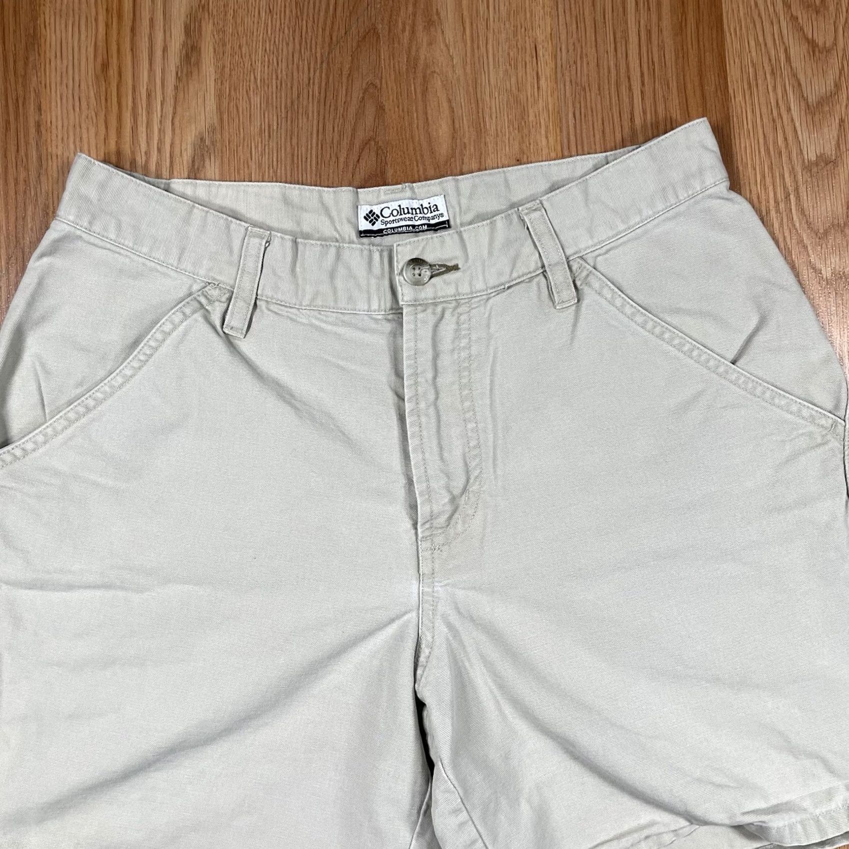 Vintage Columbia Sportswear Company Womens Shorts 8 Beige Flat Front Khaki Chino Slacks Size 30" / US 8 / IT 44 - 2 Thumbnail