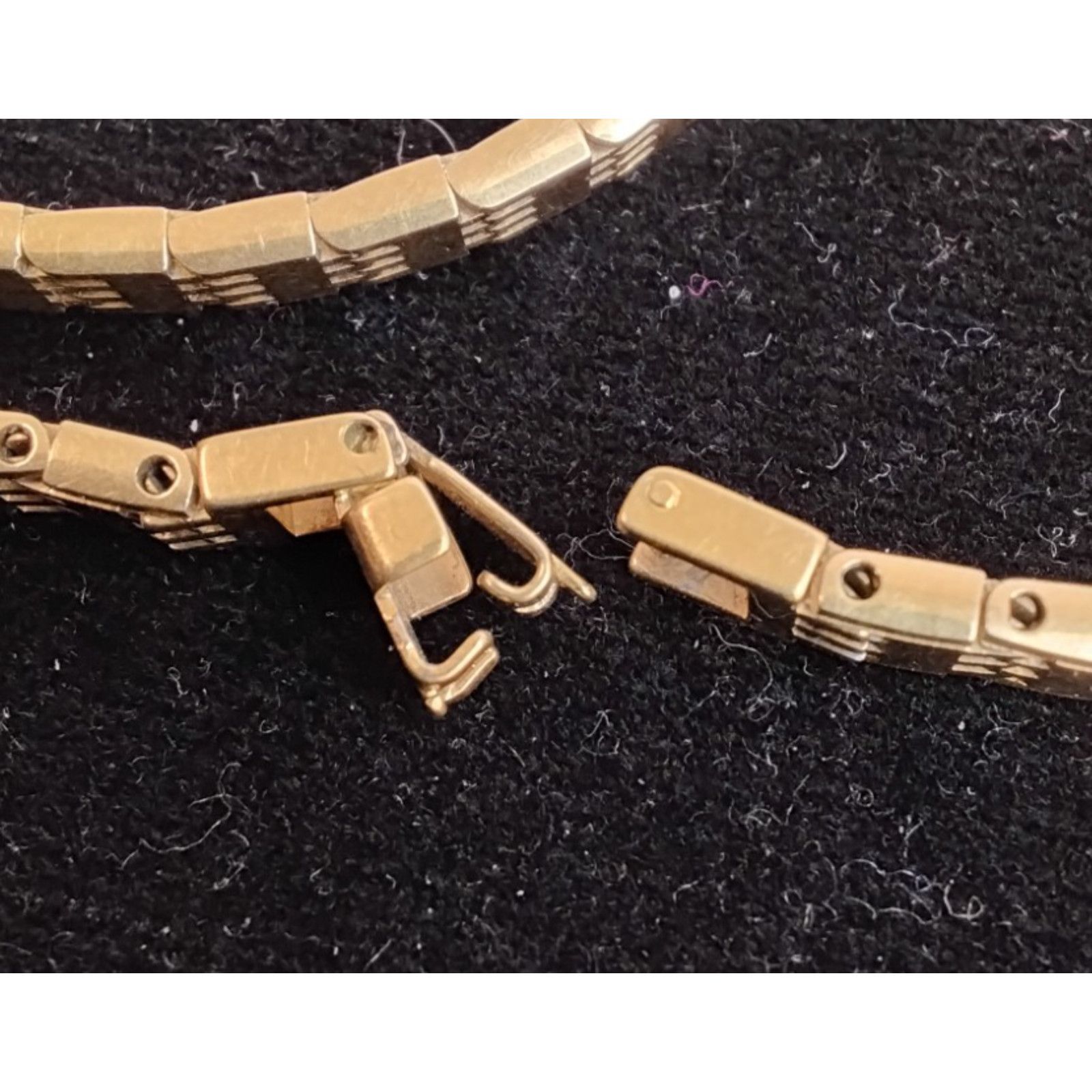 Timex Timex Gold Tone Wind Up Watch Women's Vintage Rectangular Size ONE SIZE - 8 Thumbnail