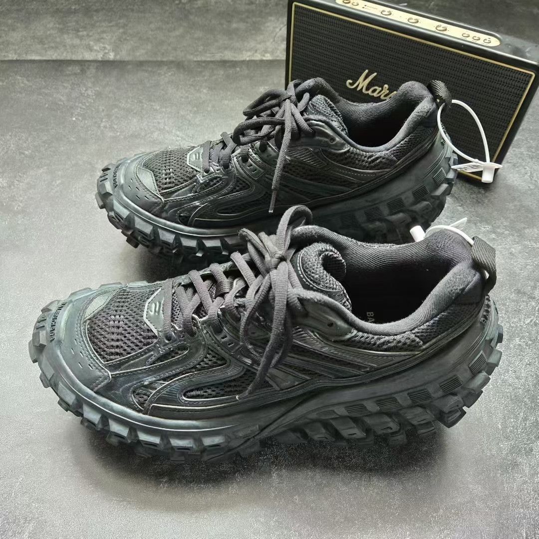 Balenciaga Balenciaga Black Lowtop Sneakers 41 Men Size US 8.5 / EU 41-42 - 1 Thumbnail
