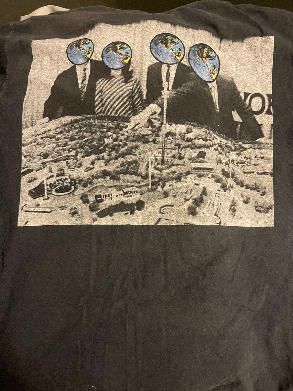 Travis Scott Astro World “STAFF” T-Shirt Size US M / EU 48-50 / 2 - 3 Thumbnail
