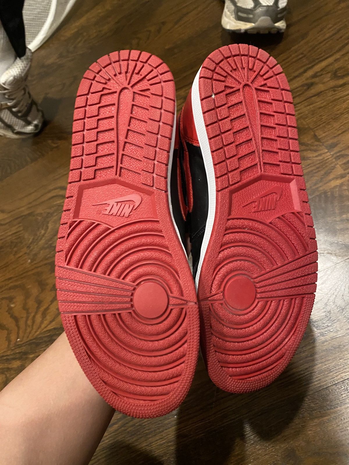 Jordan Brand × Nike Jordan 1 Banned Size US 9 / EU 42 - 6 Thumbnail