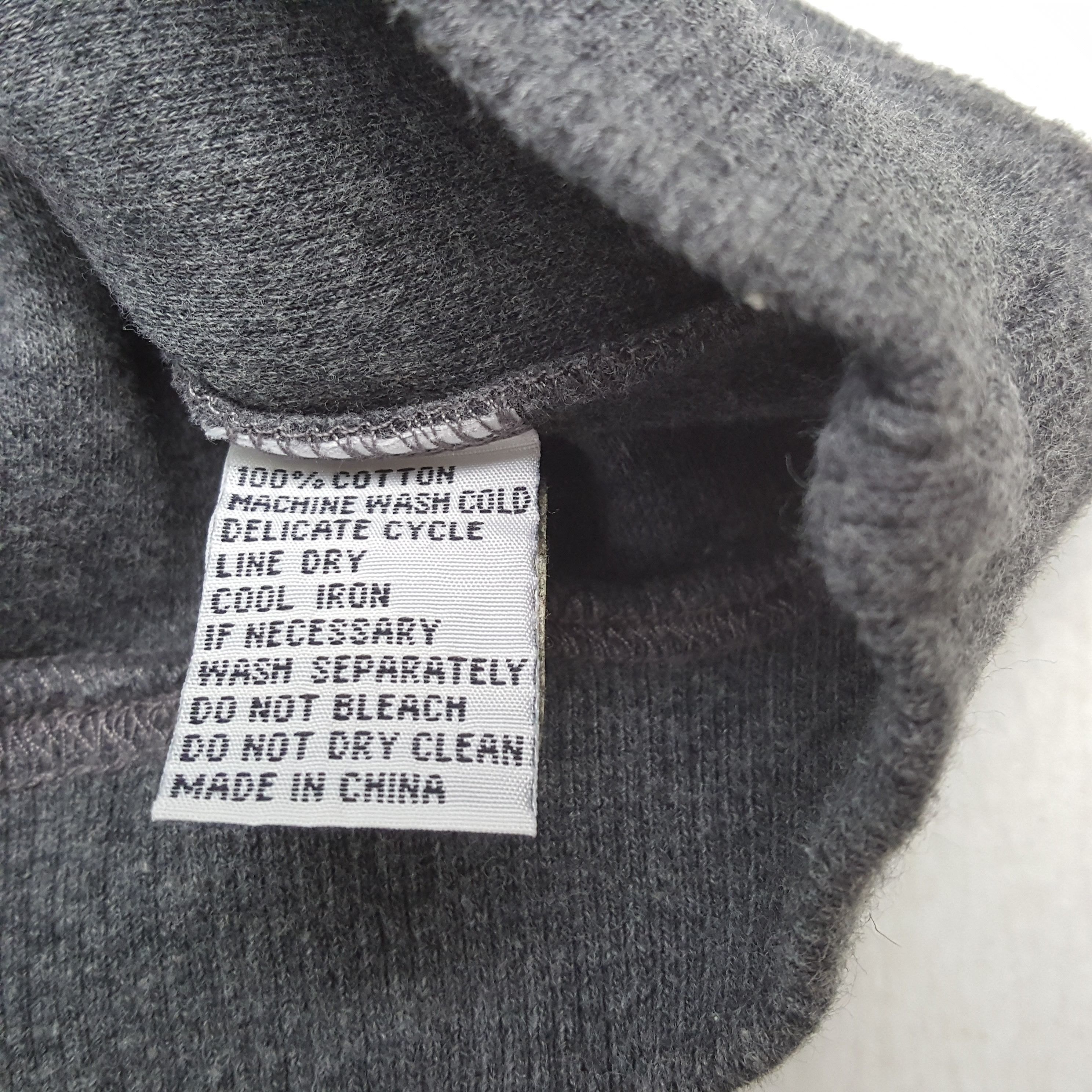 Yves Saint Laurent YVES SAINT LAURENT YSL Fashion Brand Spellout Sweatshirt Size US L / EU 52-54 / 3 - 7 Thumbnail