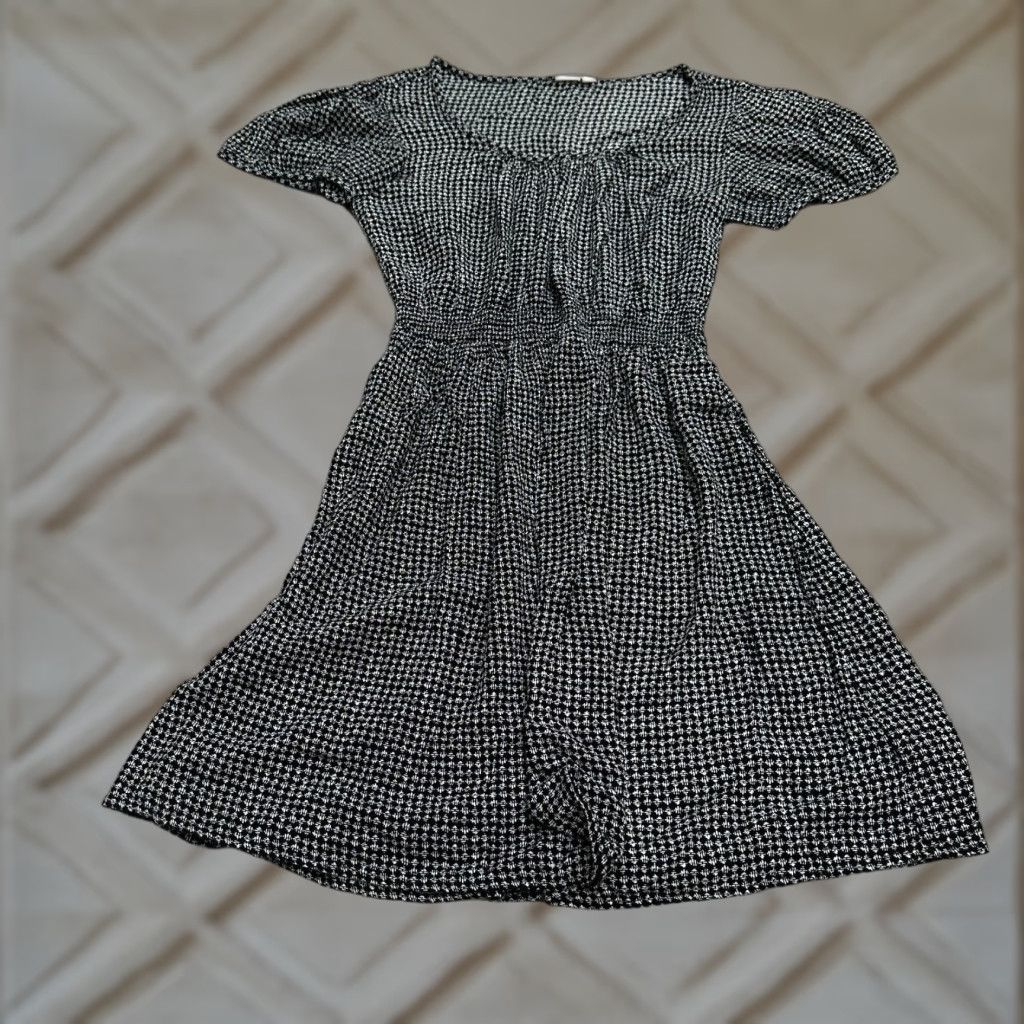 Gap Gap Dress Womens XS A-Line Mini Smocked Check Short Sleeve Casual Black White Knit Rayon Size 26" / US 2 / IT 38 - 1 Thumbnail