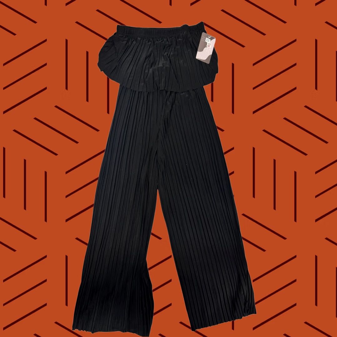 Vintage Love Poem by Block Jumpsuit Women's Black Off-the-Shoulder Pleated Ruffle Wide-Leg Size S Size 28" / US 6 / IT 42 - 1 Thumbnail