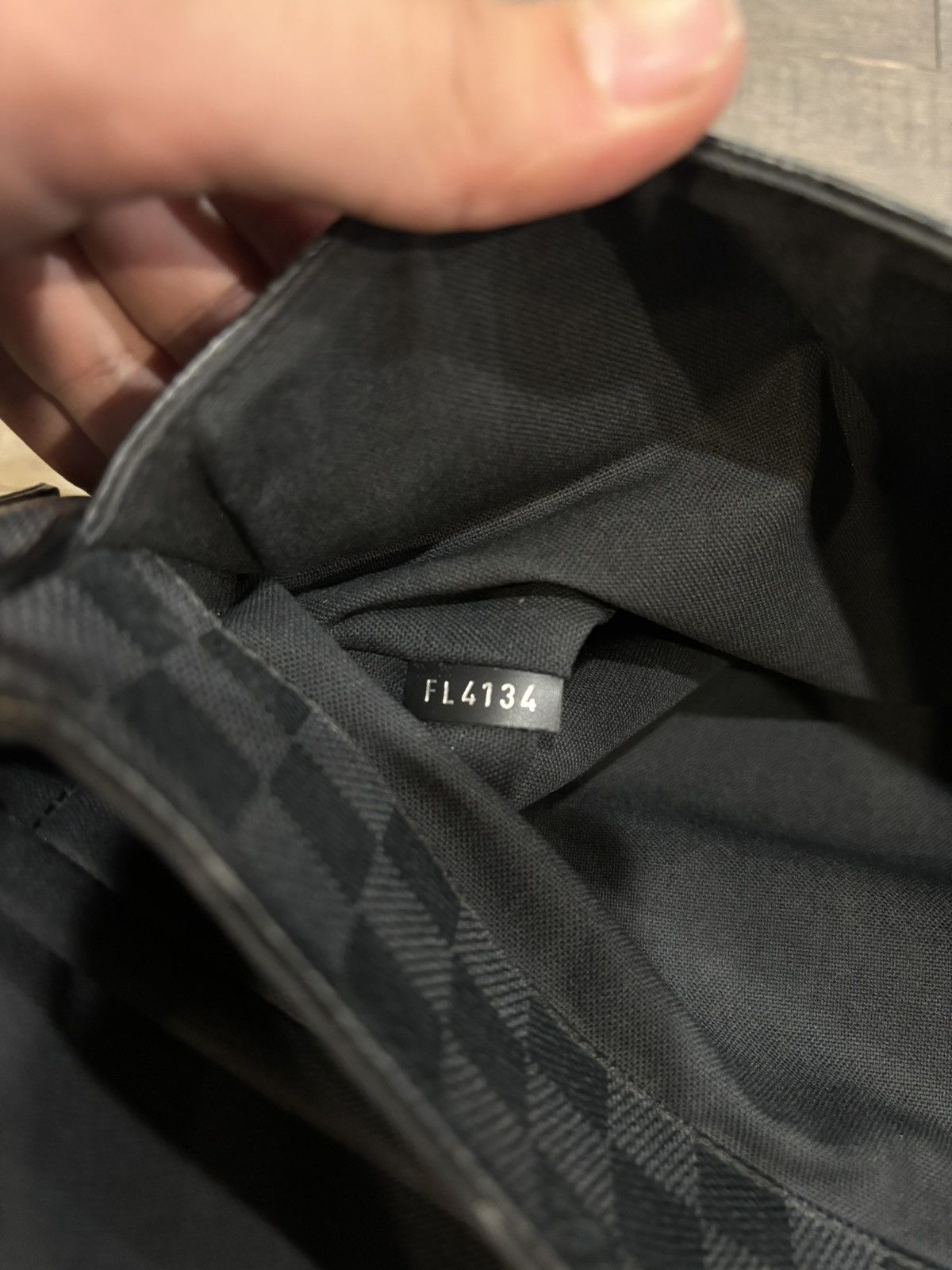 Louis Vuitton Louis Vuitton Black Daimler Messenger Bag Size ONE SIZE - 9 Thumbnail