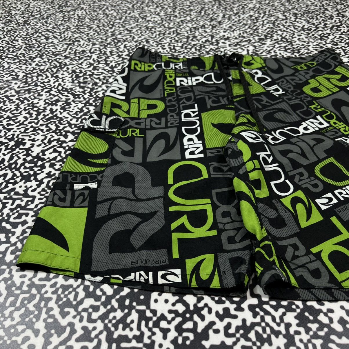 Rip Curl Vintage Y2K Rip Curl Surf Style Monogram Retro Shorts Size US 31 - 7 Thumbnail
