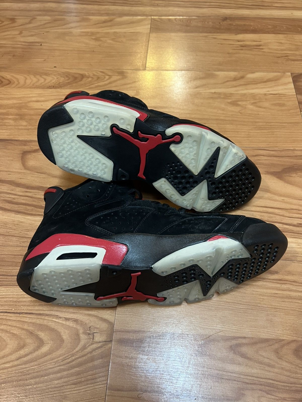 Jordan Brand Air Jordan Retro 6 Varsity Red 2010 Sneakers DS Size US 11 / EU 44 - 14 Thumbnail