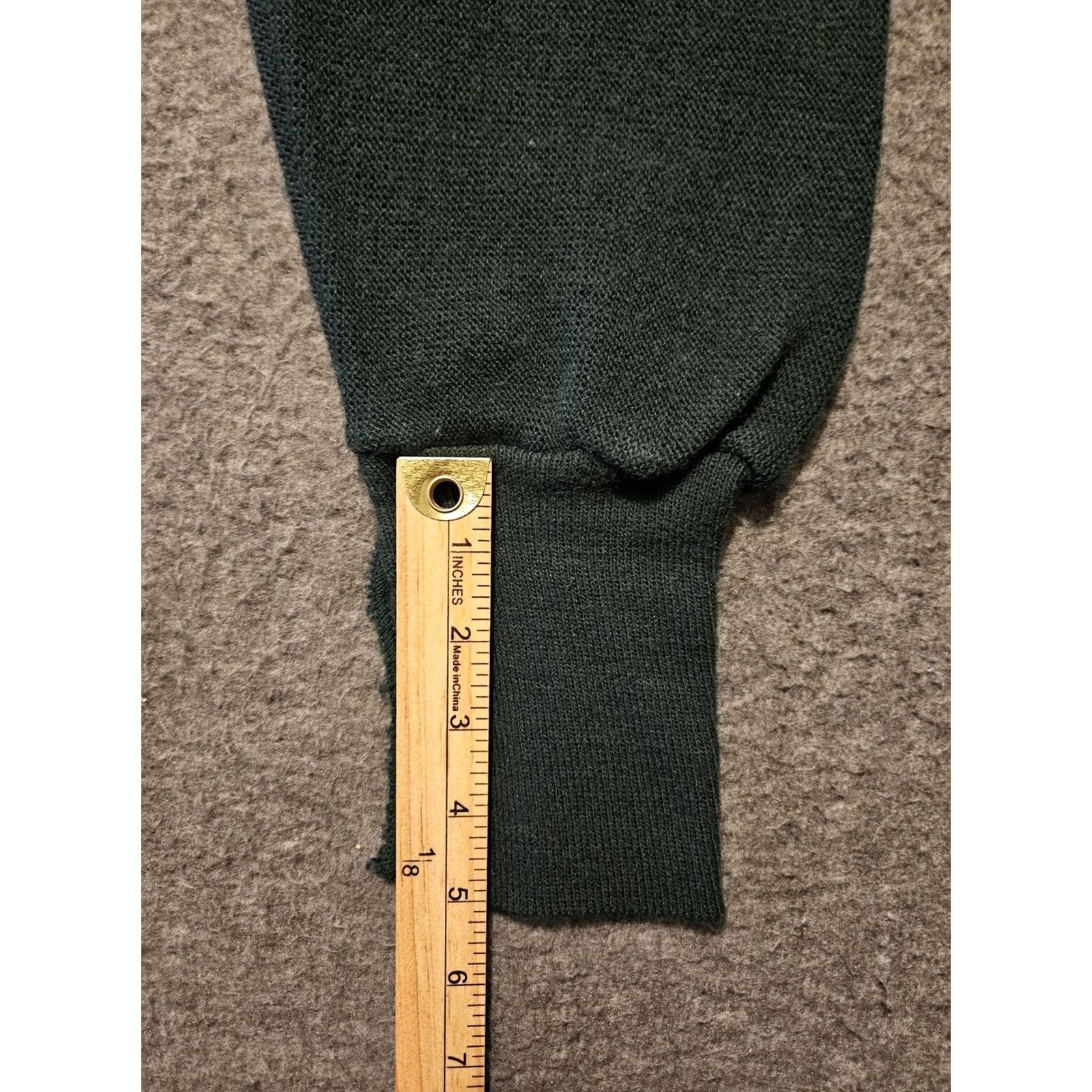 Izod VINTAGE IZOD Pullover Sweater Mens Medium Hunter Green V-Neck 100% Acrylic USA Size US M / EU 48-50 / 2 - 5 Thumbnail