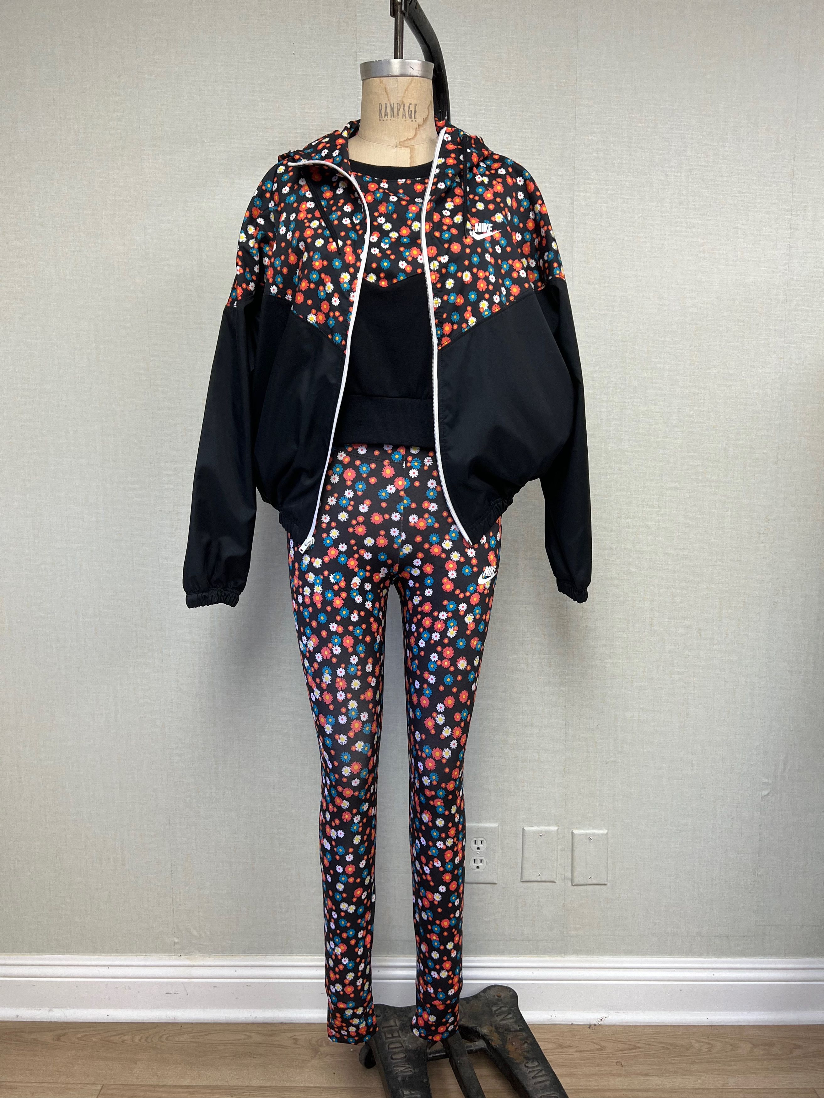 Nike EUC 3 Piece Nike Track Suit Jacket Sweatshirt Leggings Small Size S / US 4 / IT 40 - 2 Thumbnail