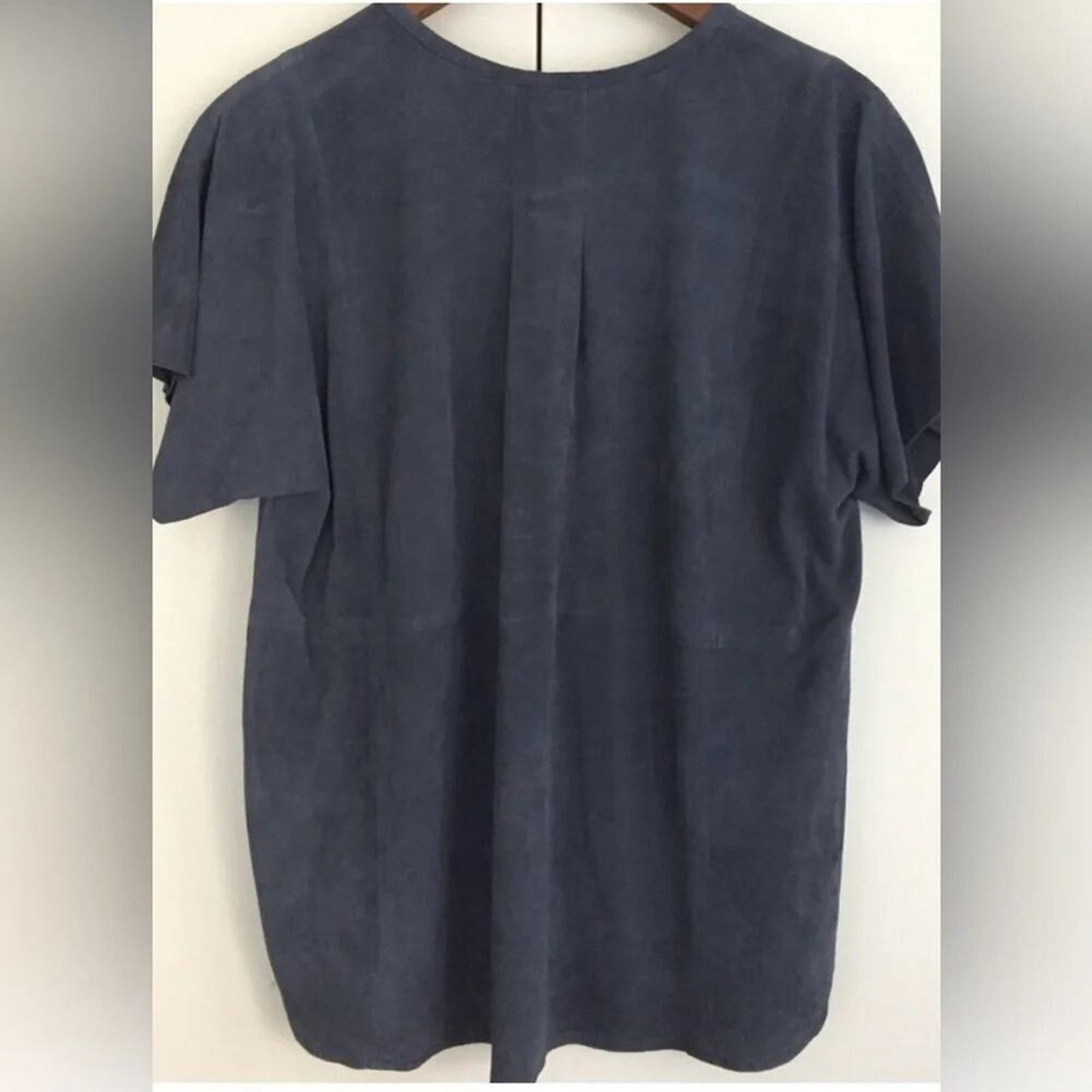 Vince Vince suede partial button leather short sleeve top, size SM Size S / US 4 / IT 40 - 2 Thumbnail