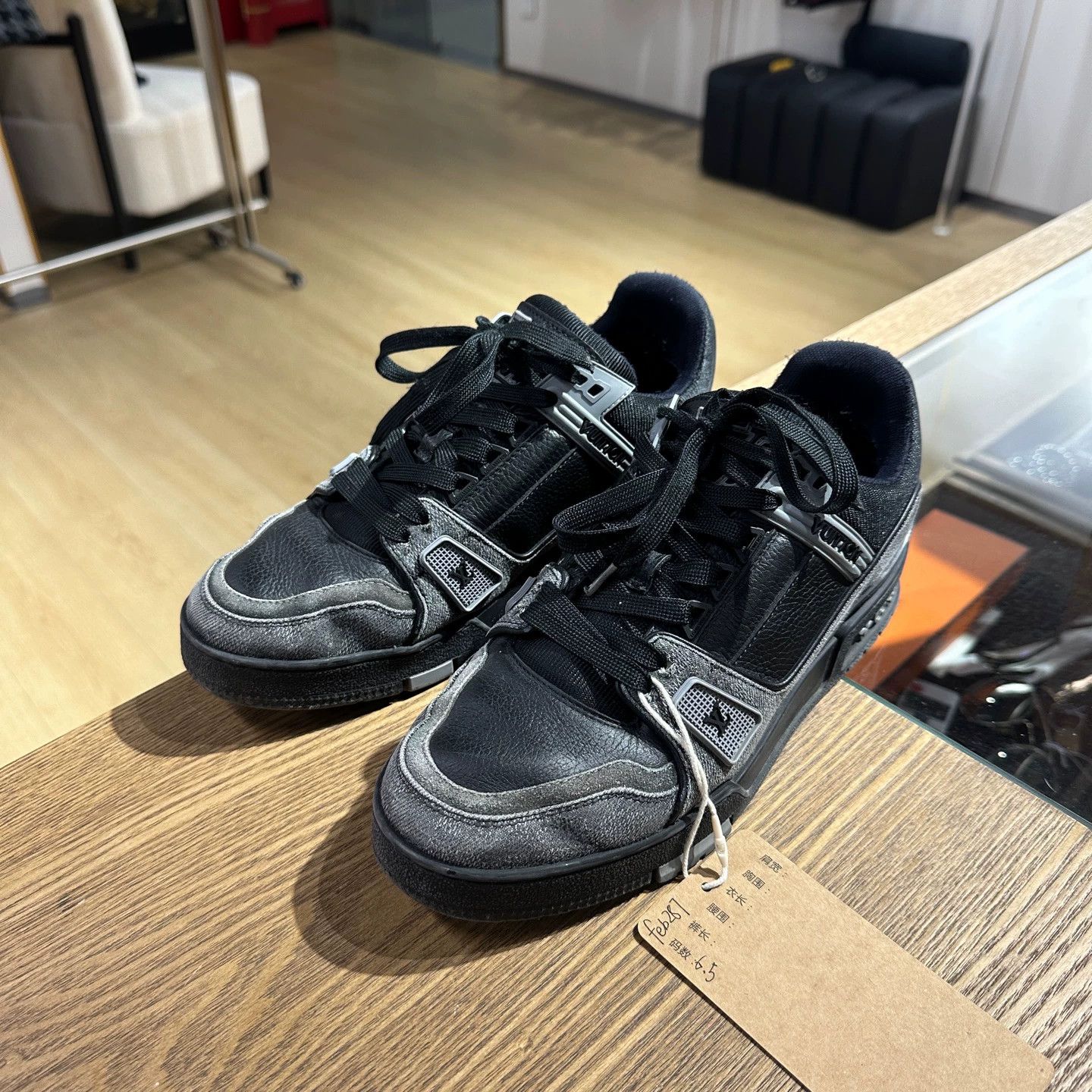 Louis Vuitton Louis Vuitton Damier Trainer 6.5 Size US 6.5 / IT 36.5 - 1 Thumbnail