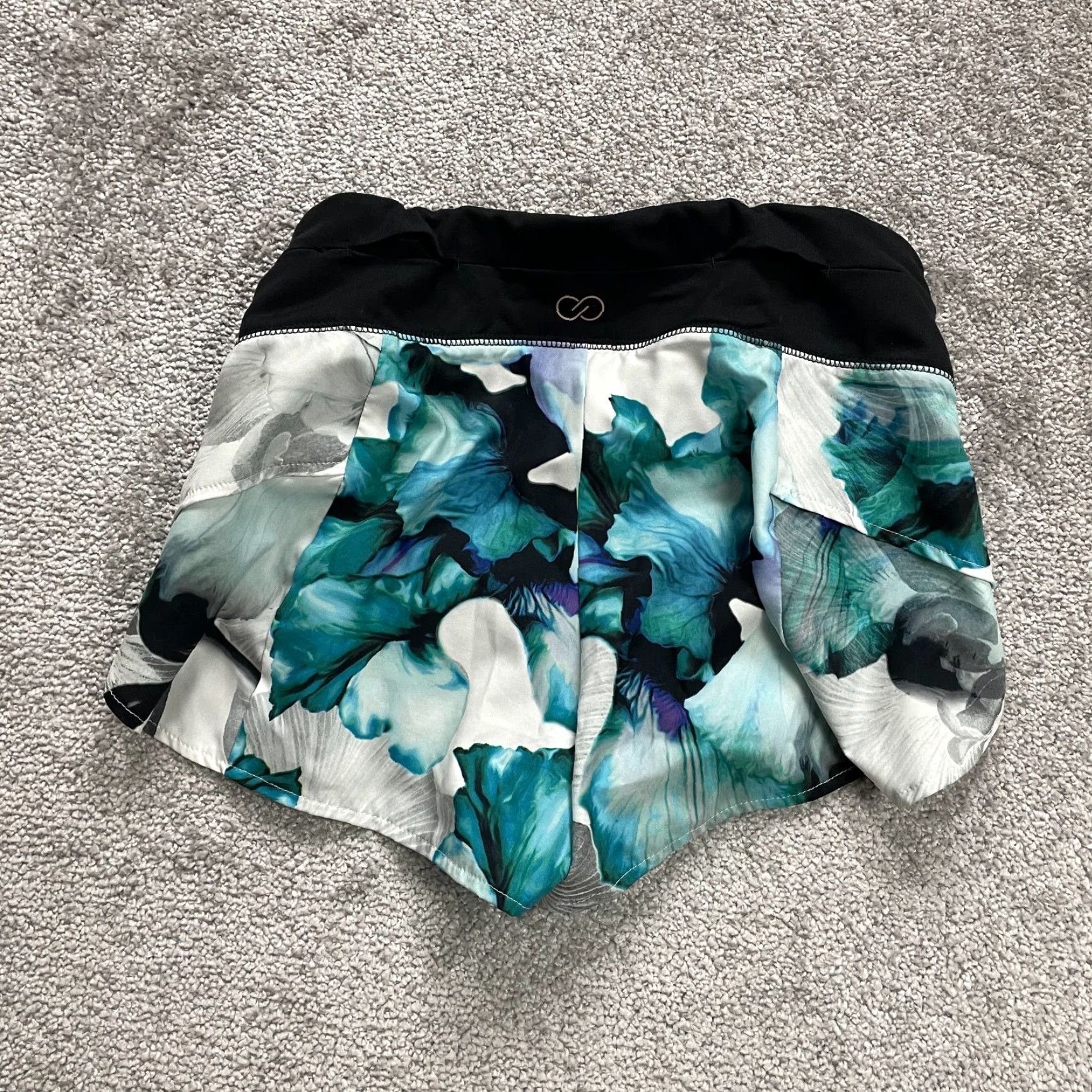 Vintage Calla By Carrie Underwood Active Shorts Womens XS Multi Floral Athletic Gym 26x3 Size 26" / US 2 / IT 38 - 2 Thumbnail