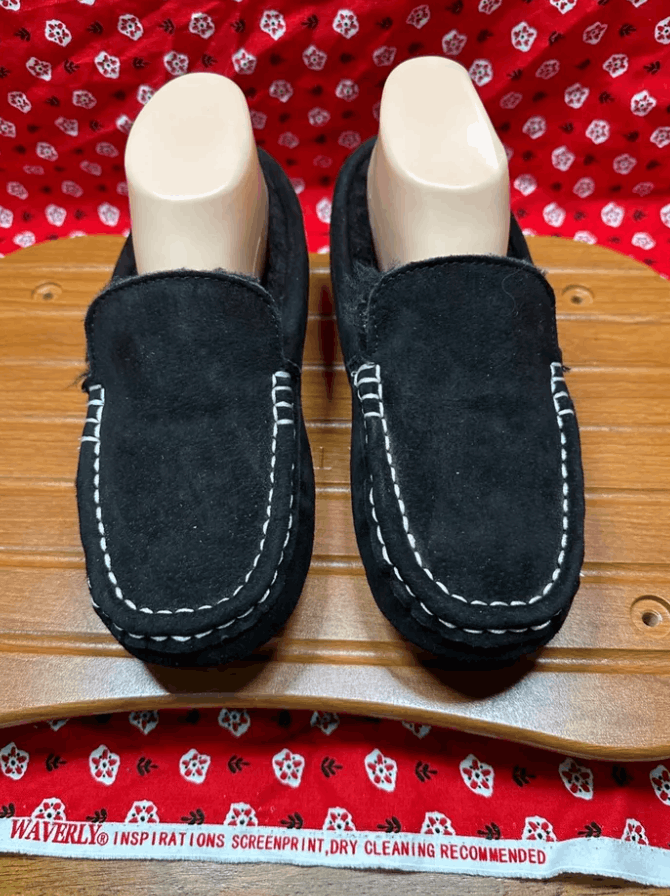 Designer lamo black slippers for womens size 8 Size US 8 / EU 41 - 1 Thumbnail