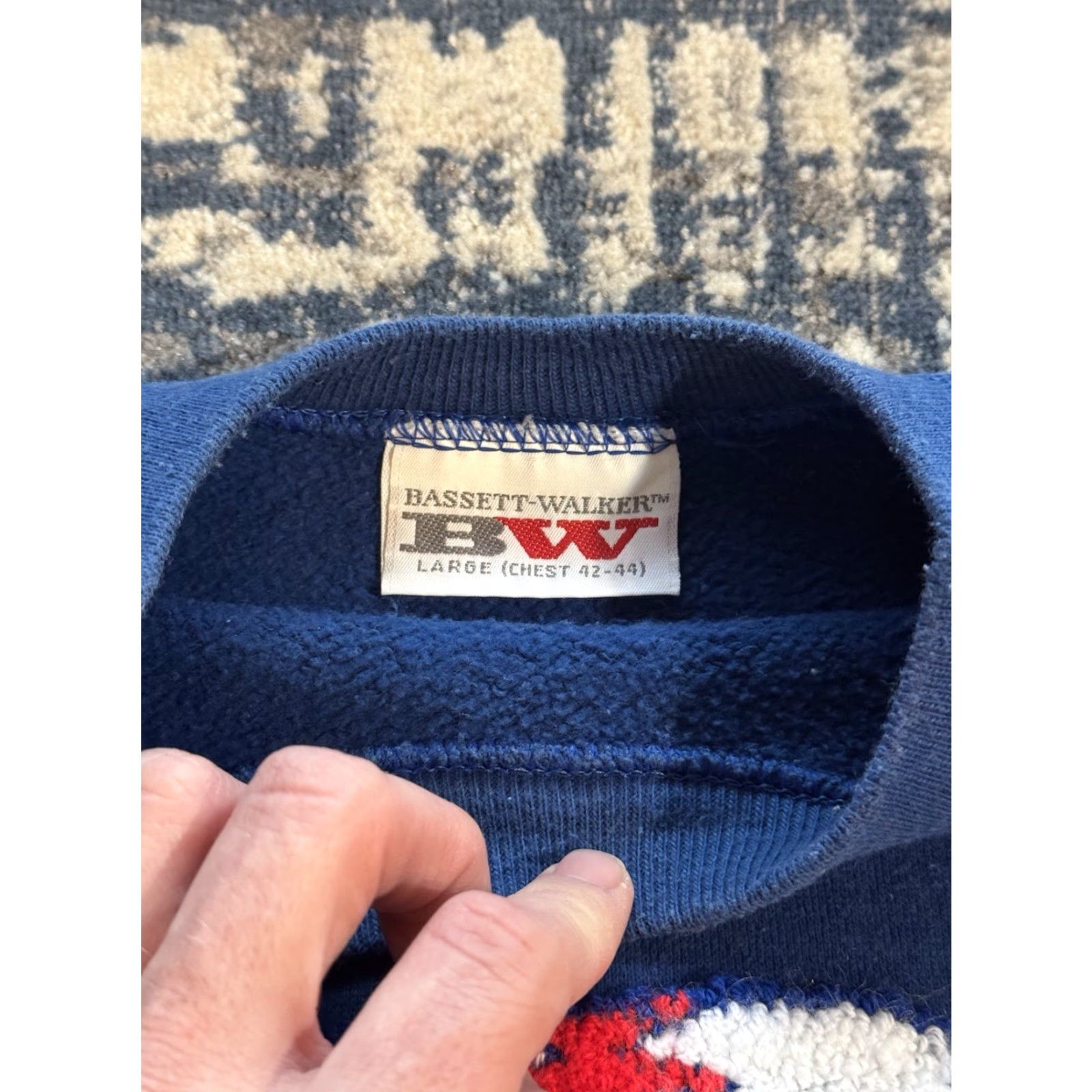 Vintage VINTAGE Bassett-Walker Sweatshirt L Graphic Print Long Sleeve Crew Neck Blue 80s Skate Punk Grunge Men’s Boys Size US L / EU 52-54 / 3 - 5 Thumbnail