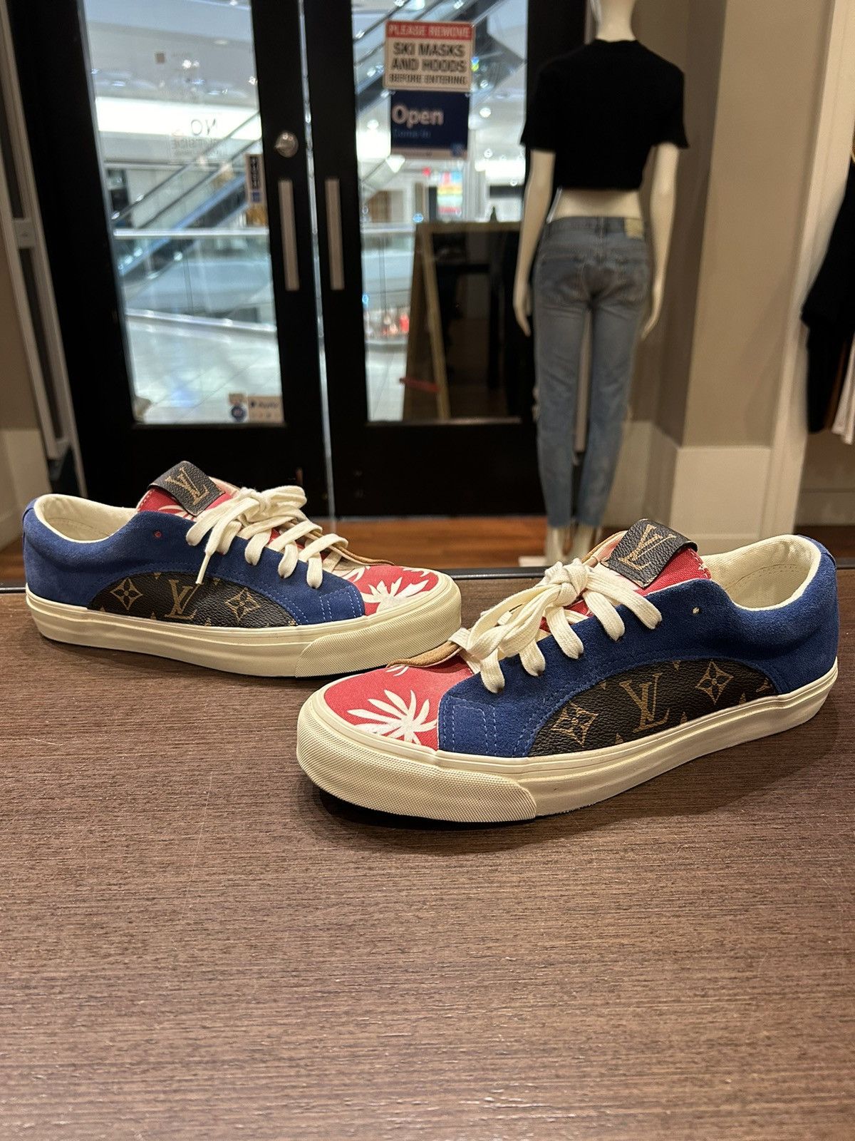 Vans Vans Low Top Sneakers Size US 11 / EU 44 - 1 Thumbnail