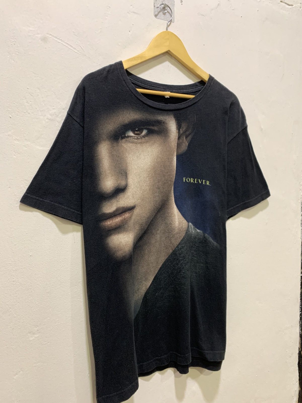 Vintage Vintage Twilight Jacob Black Movie Promo Y2K Tee Large Size US L / EU 52-54 / 3 - 2 Thumbnail